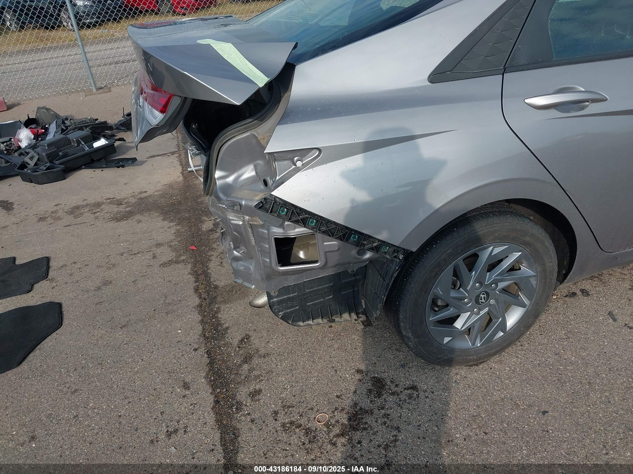 HYUNDAI ELANTRA image 6