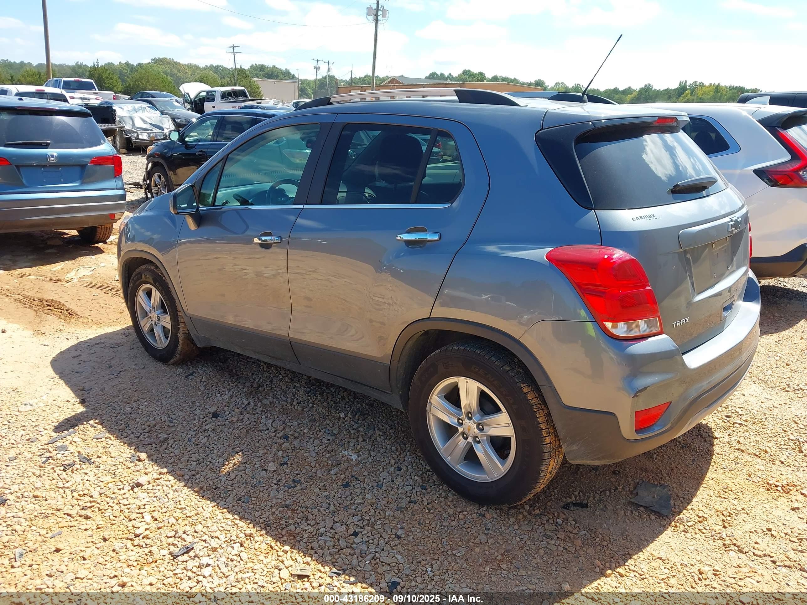 CHEVROLET TRAX image 3