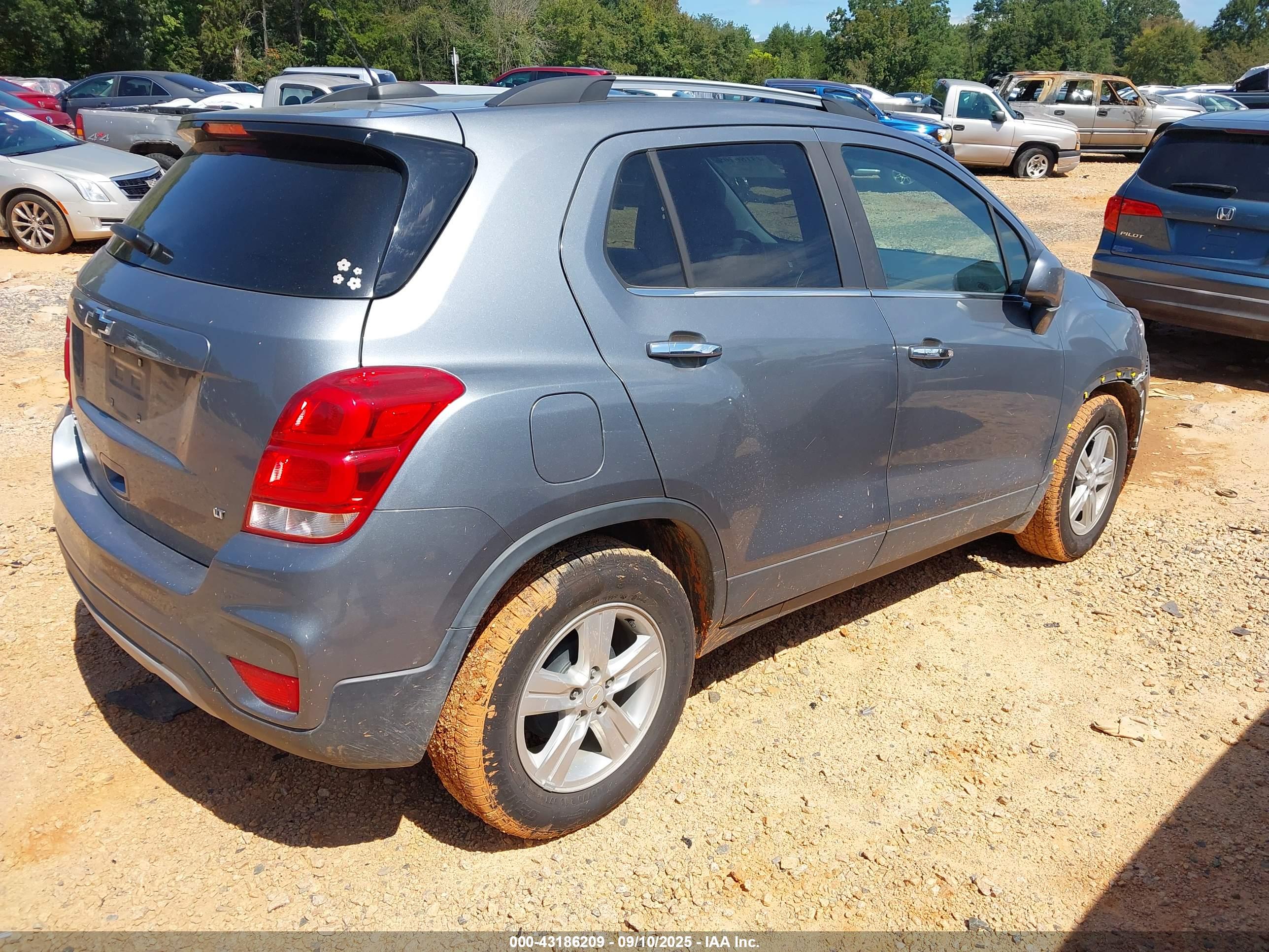 CHEVROLET TRAX image 4