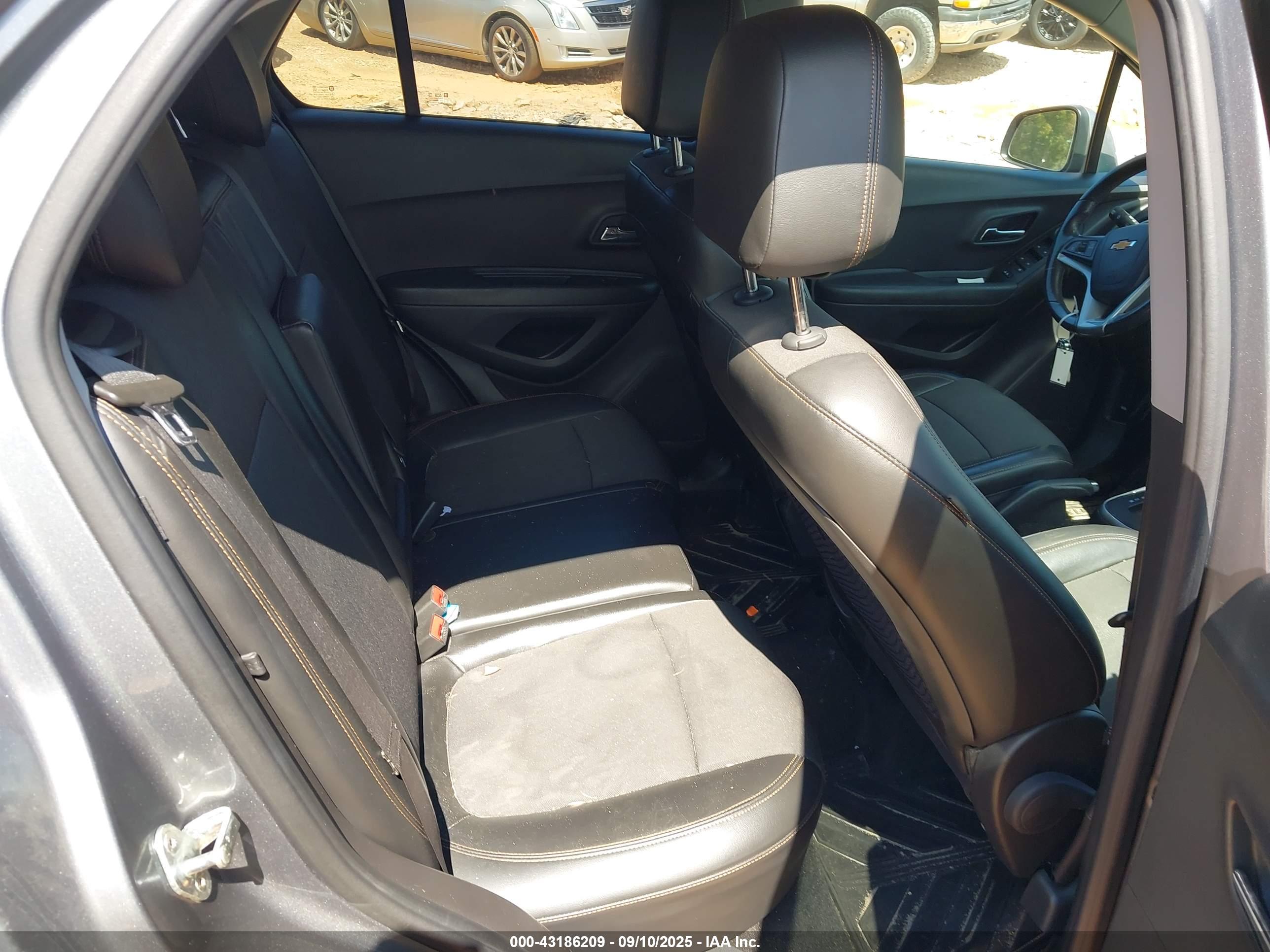 CHEVROLET TRAX image 8