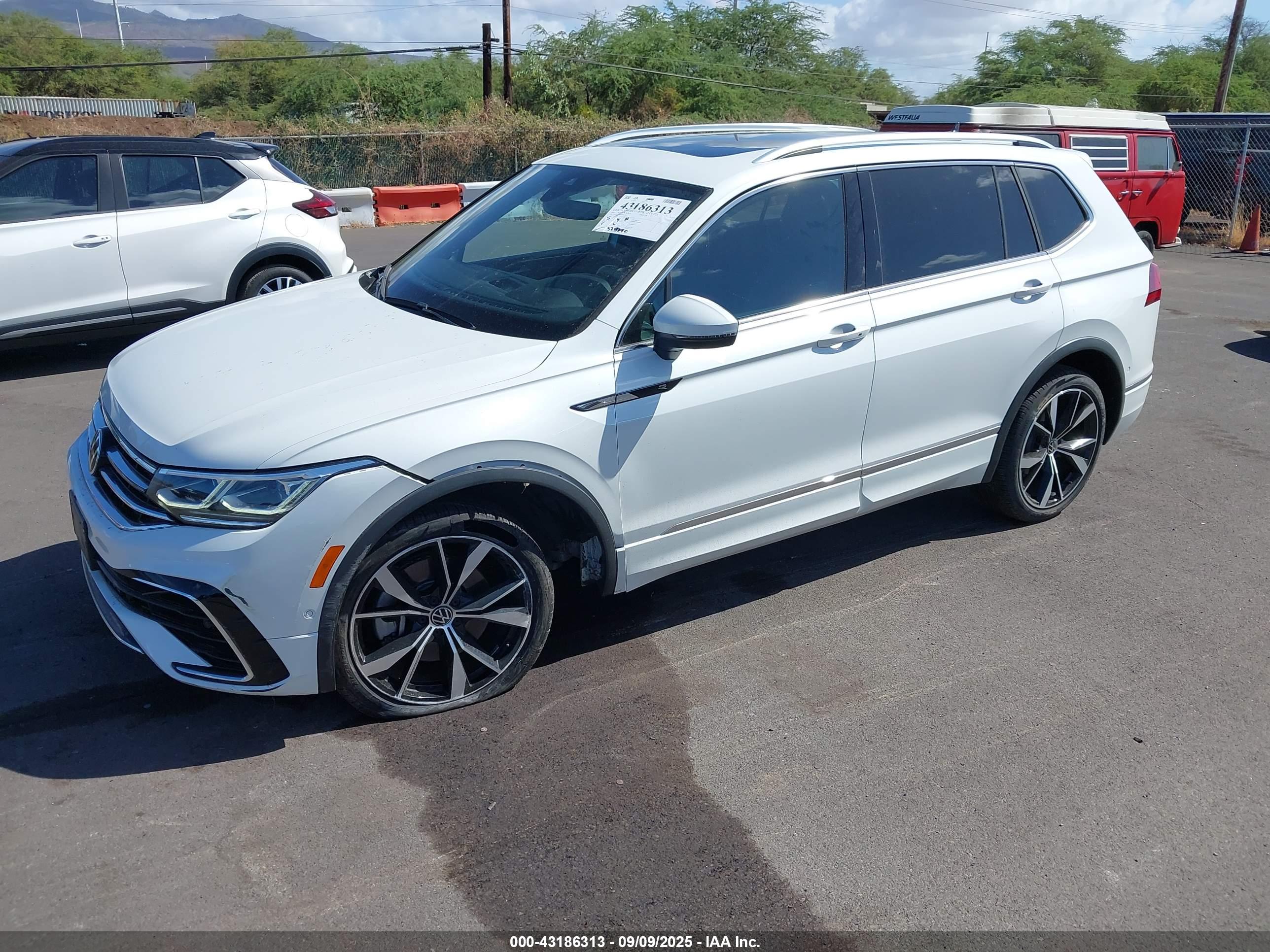 VOLKSWAGEN TIGUAN image 2