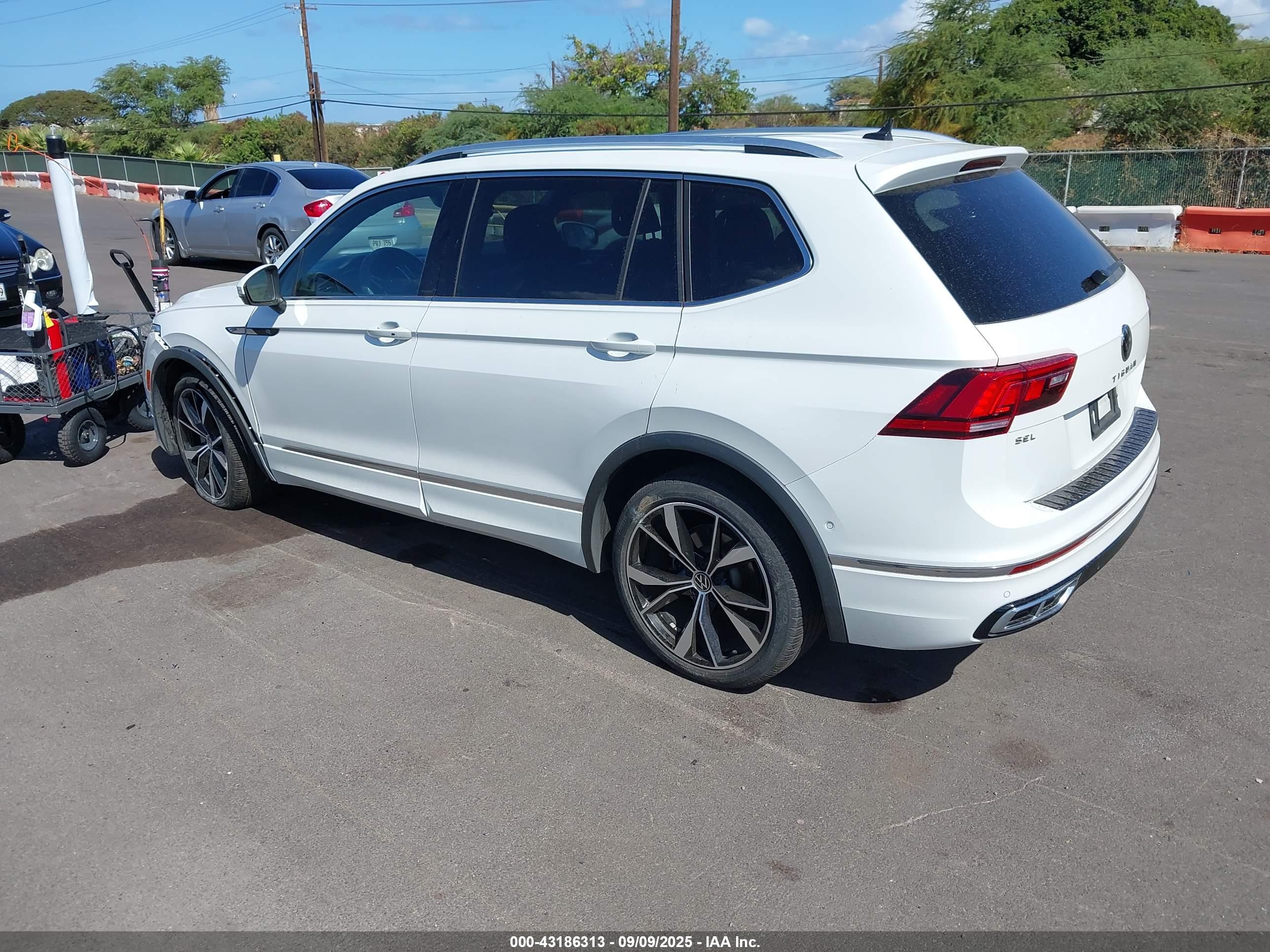 VOLKSWAGEN TIGUAN image 3