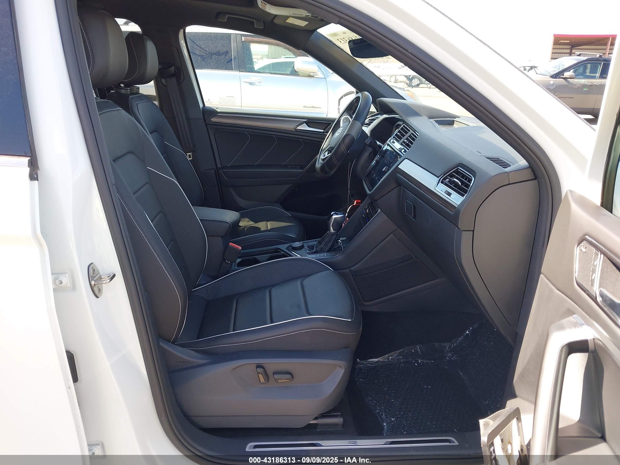 VOLKSWAGEN TIGUAN image 5