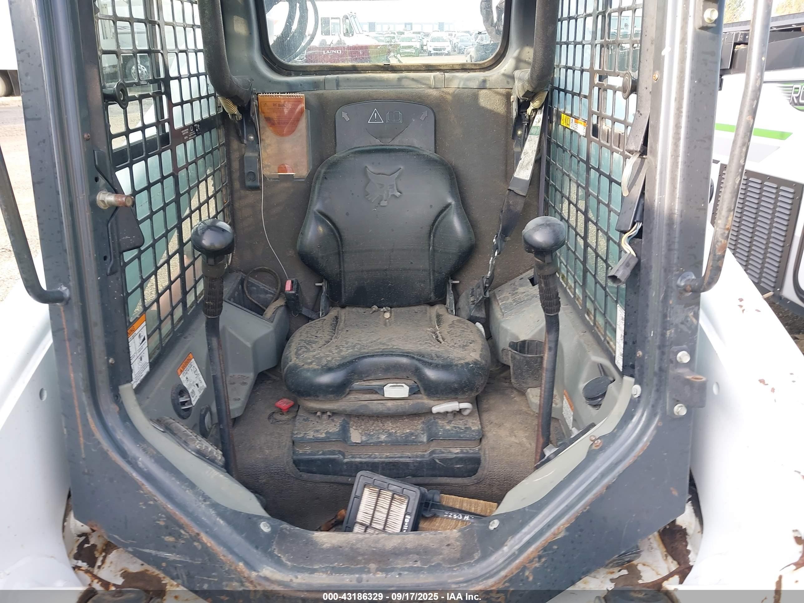 BOBCAT S750 image 5