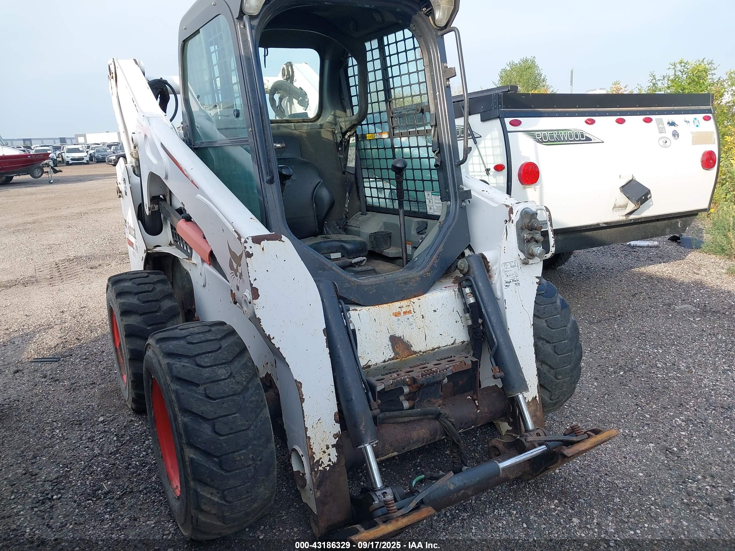 BOBCAT S750 image 6