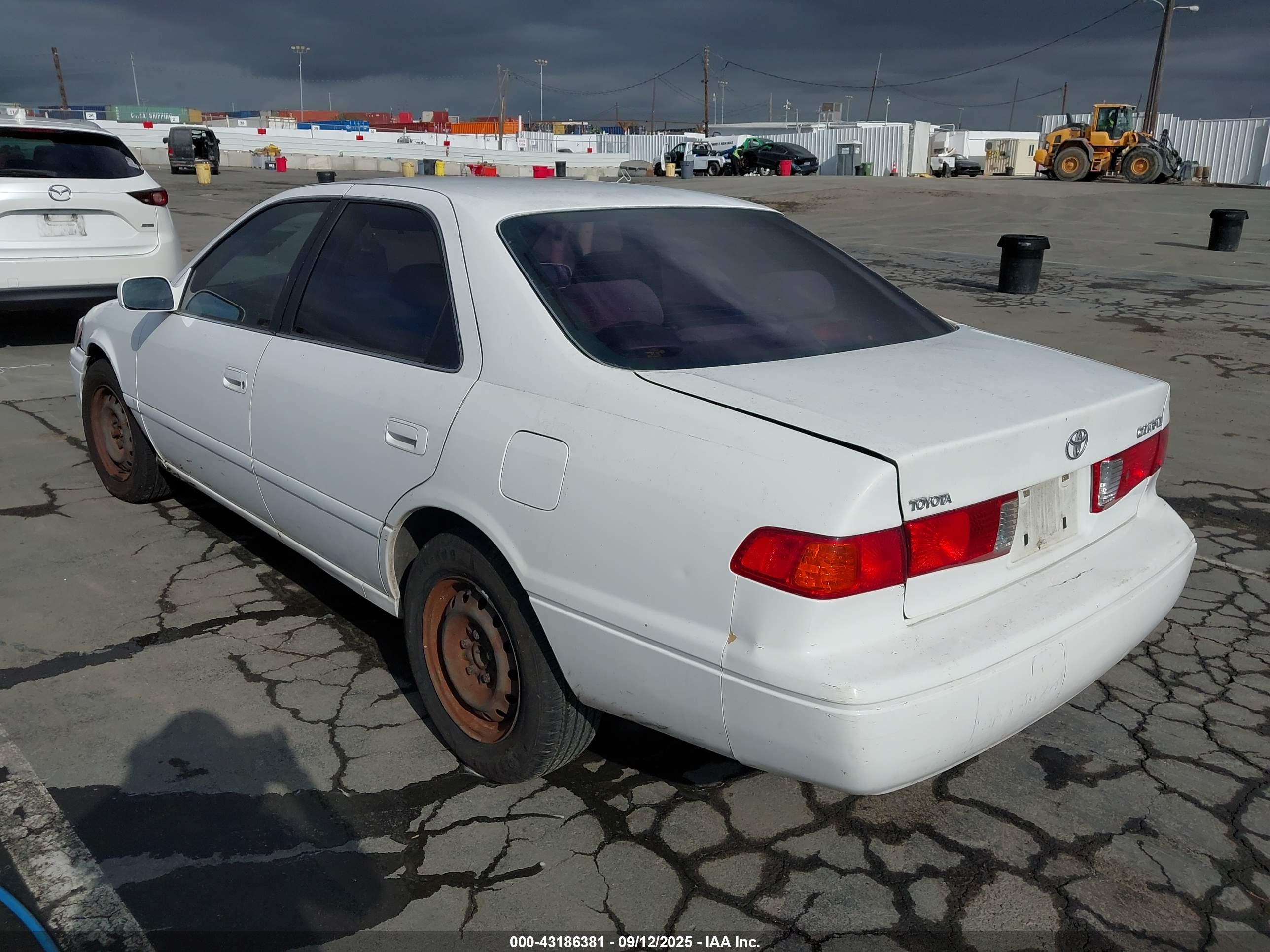 TOYOTA CAMRY image 3