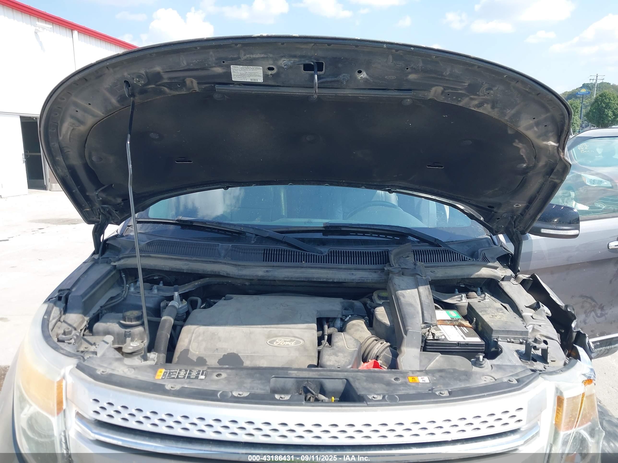 FORD EXPLORER image 10
