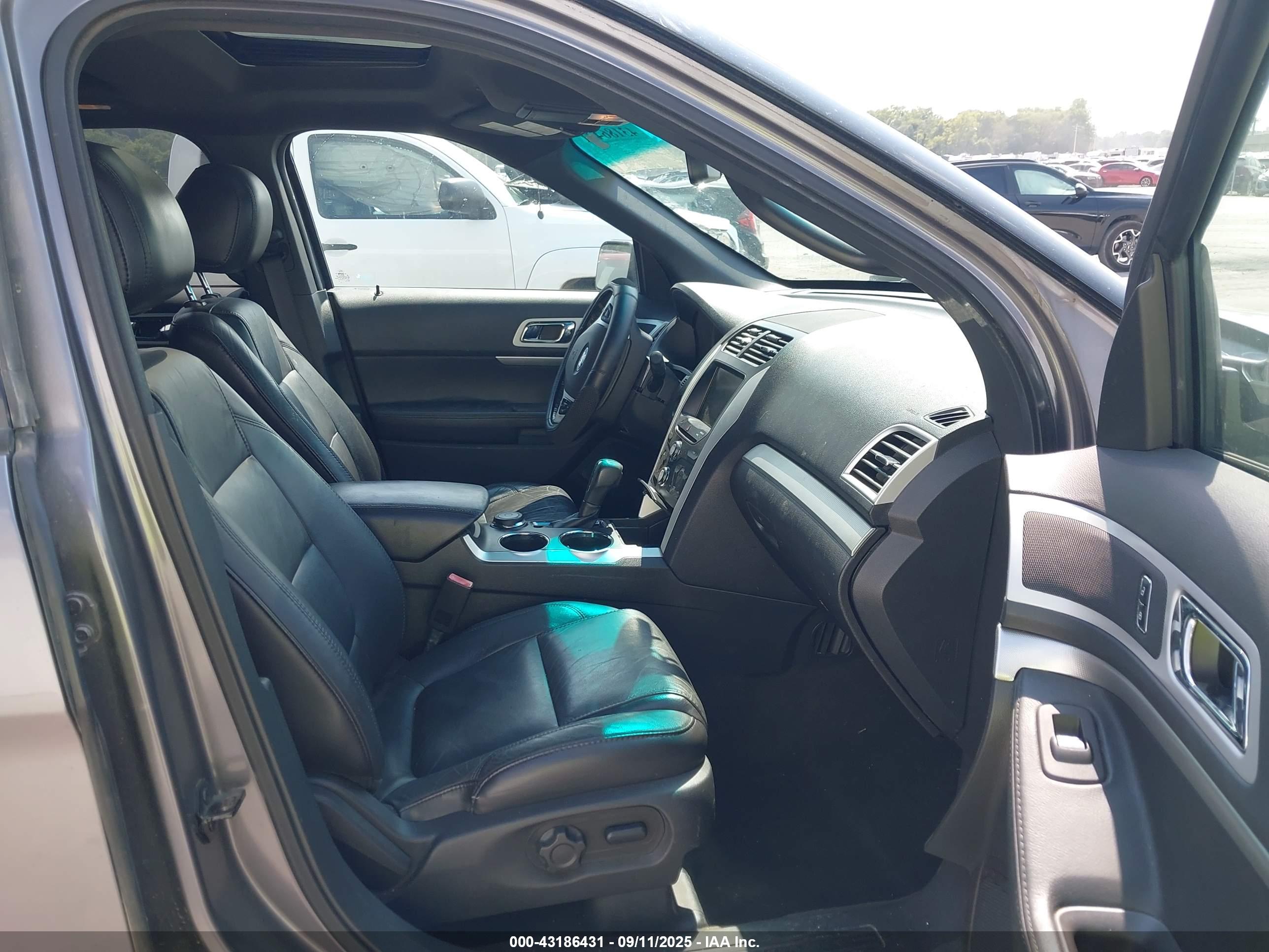 FORD EXPLORER image 5