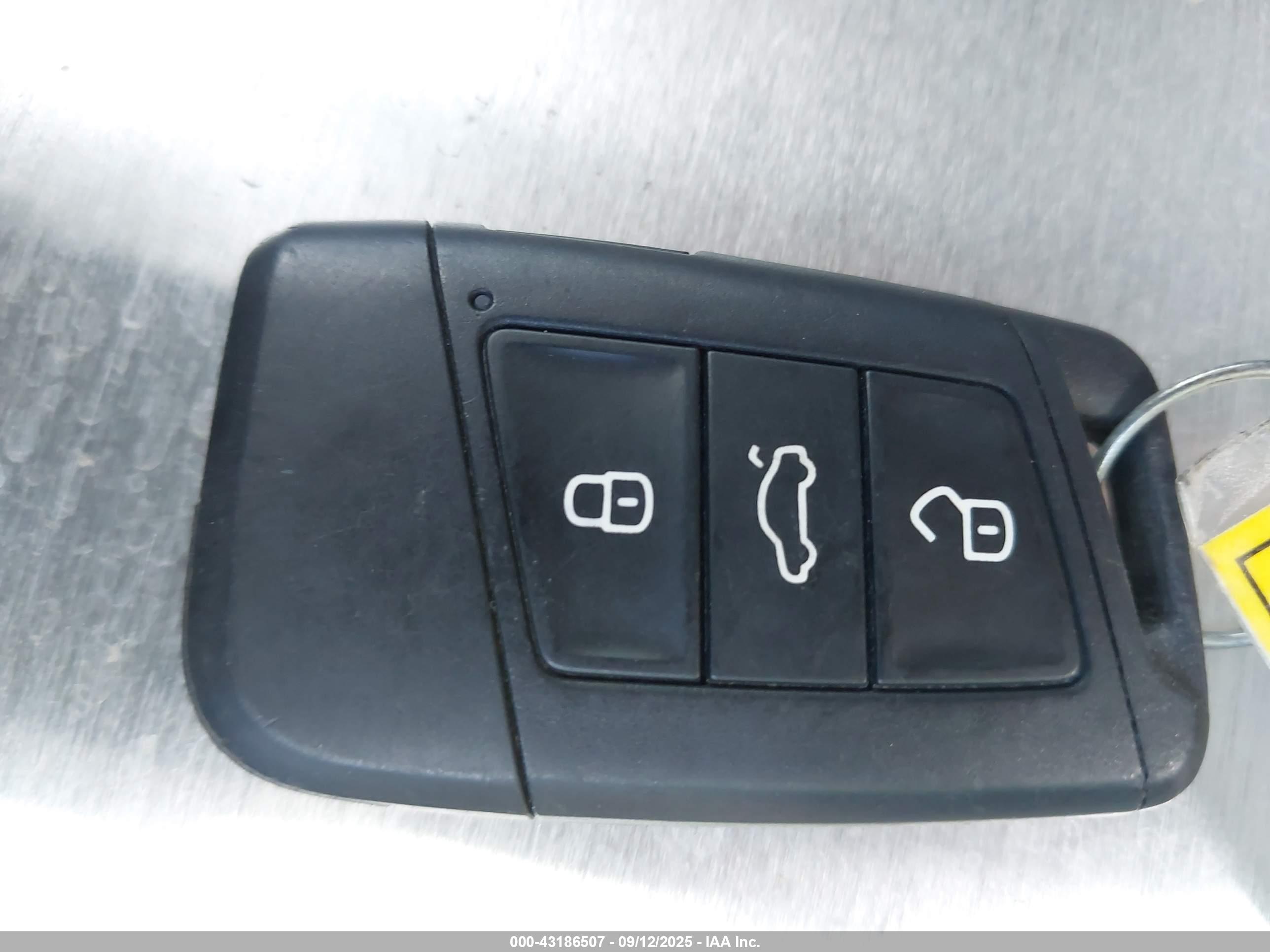 VOLKSWAGEN TAOS image 11