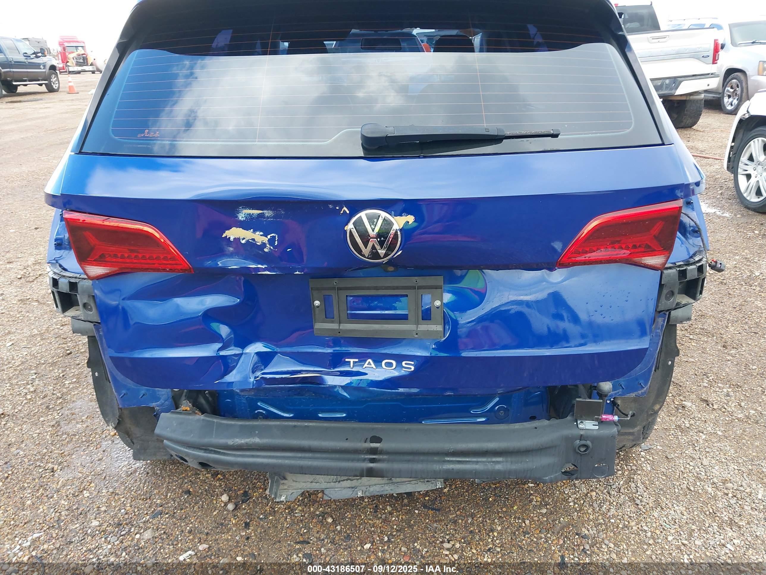 VOLKSWAGEN TAOS image 6
