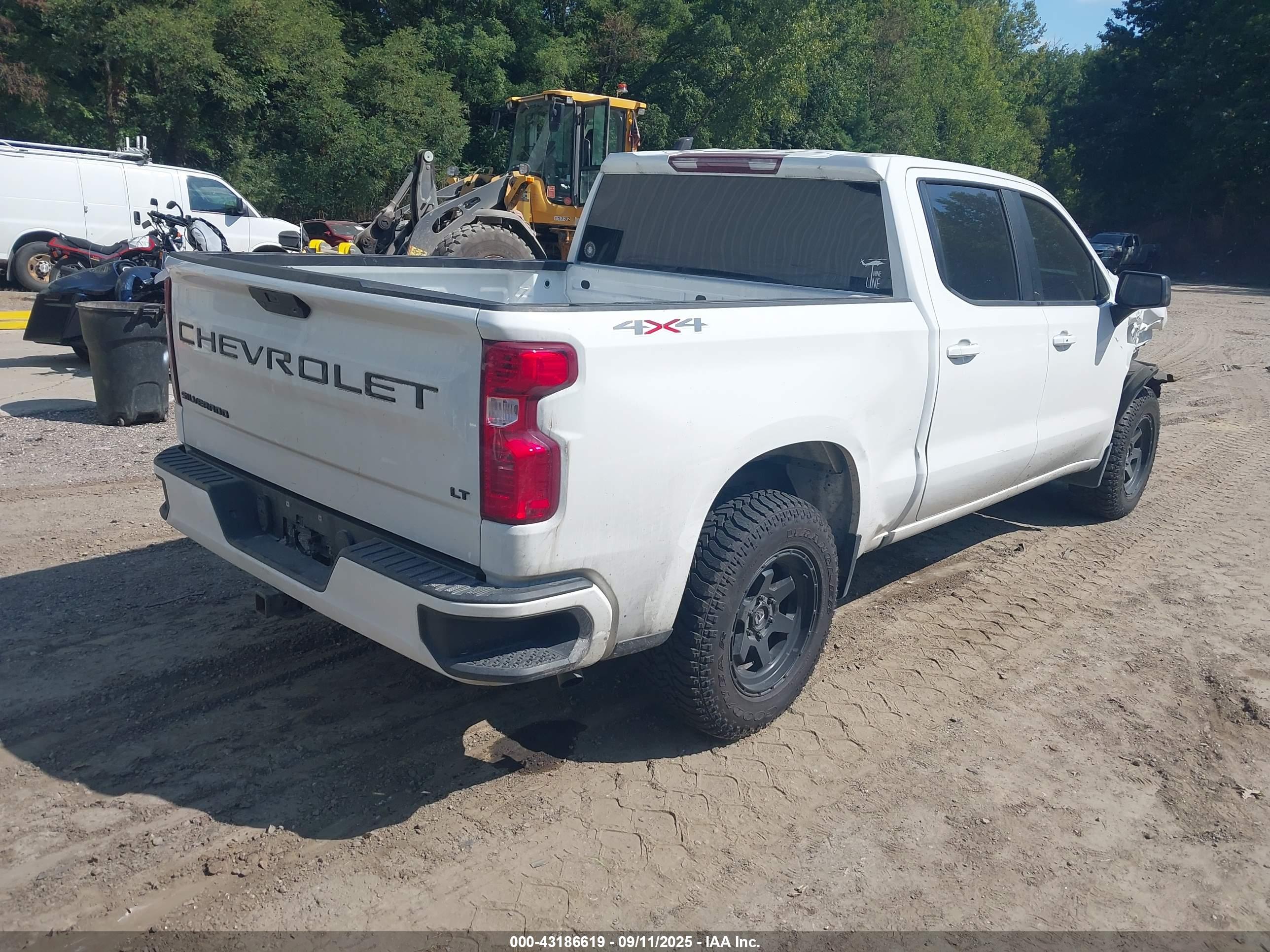 CHEVROLET SILVERADO image 4