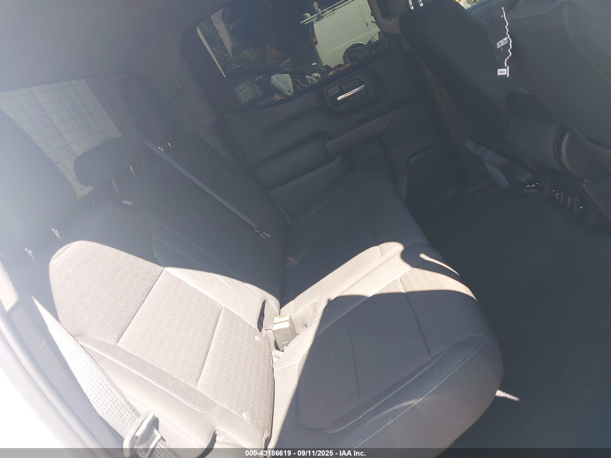 CHEVROLET SILVERADO image 8