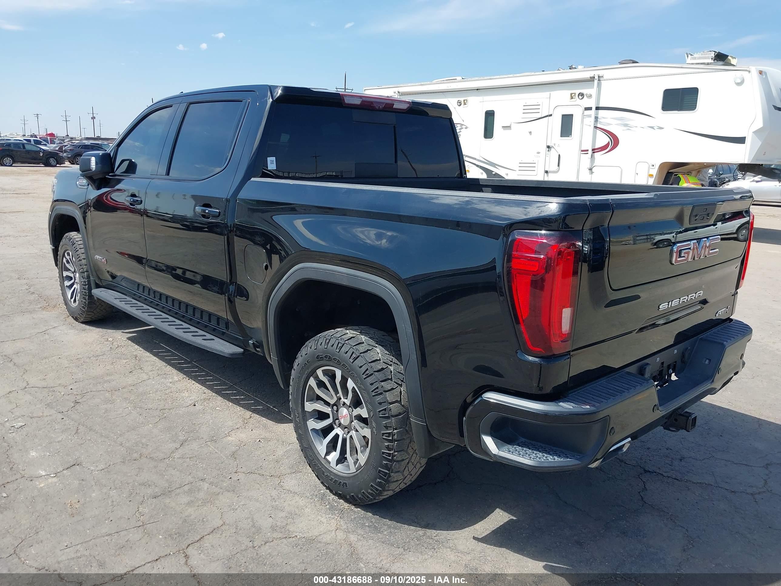 GMC SIERRA image 3