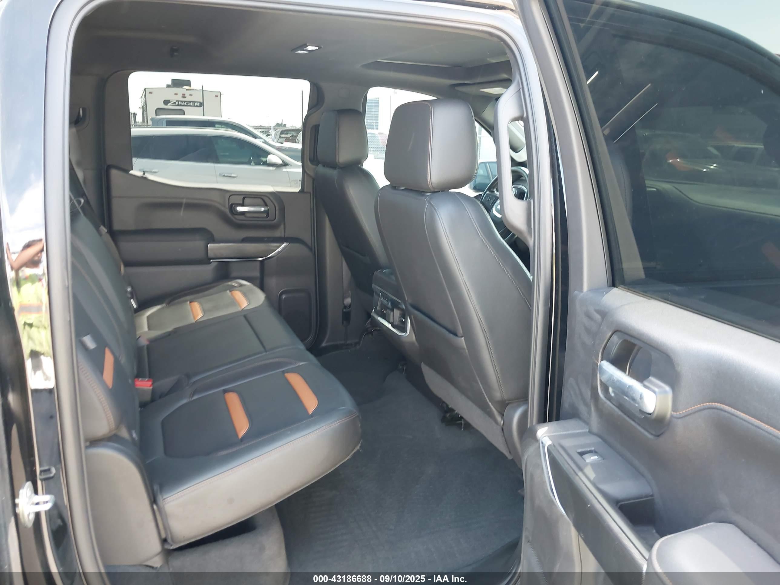GMC SIERRA image 8