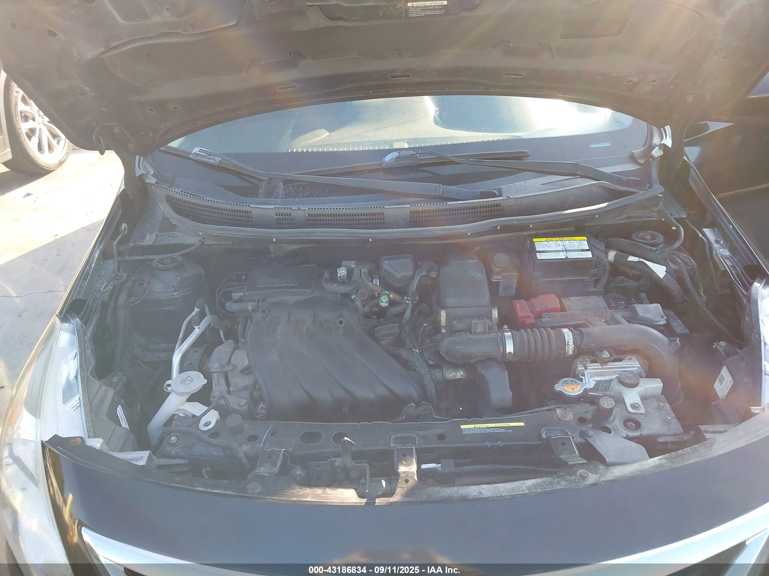NISSAN VERSA image 10