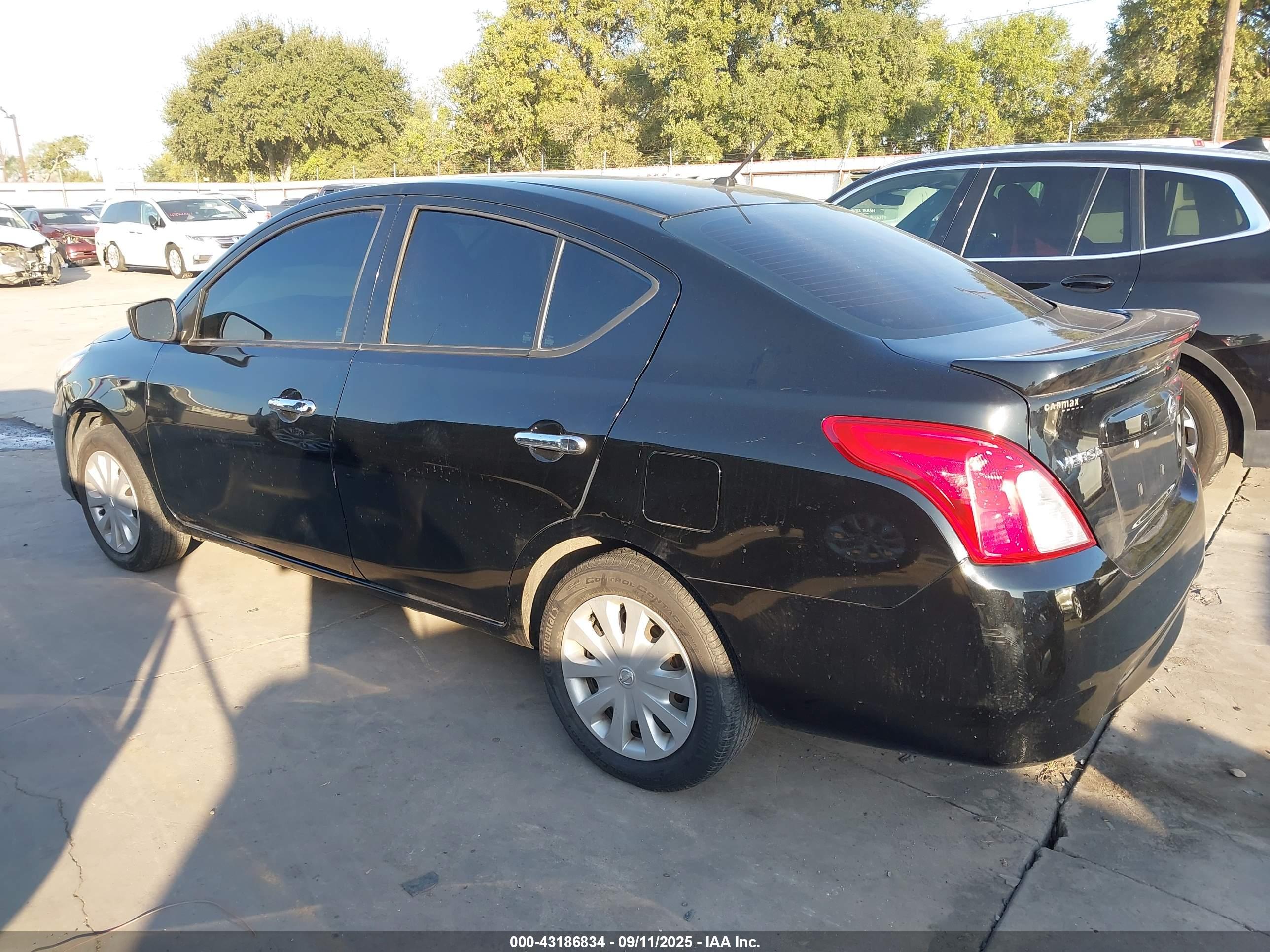 NISSAN VERSA image 3