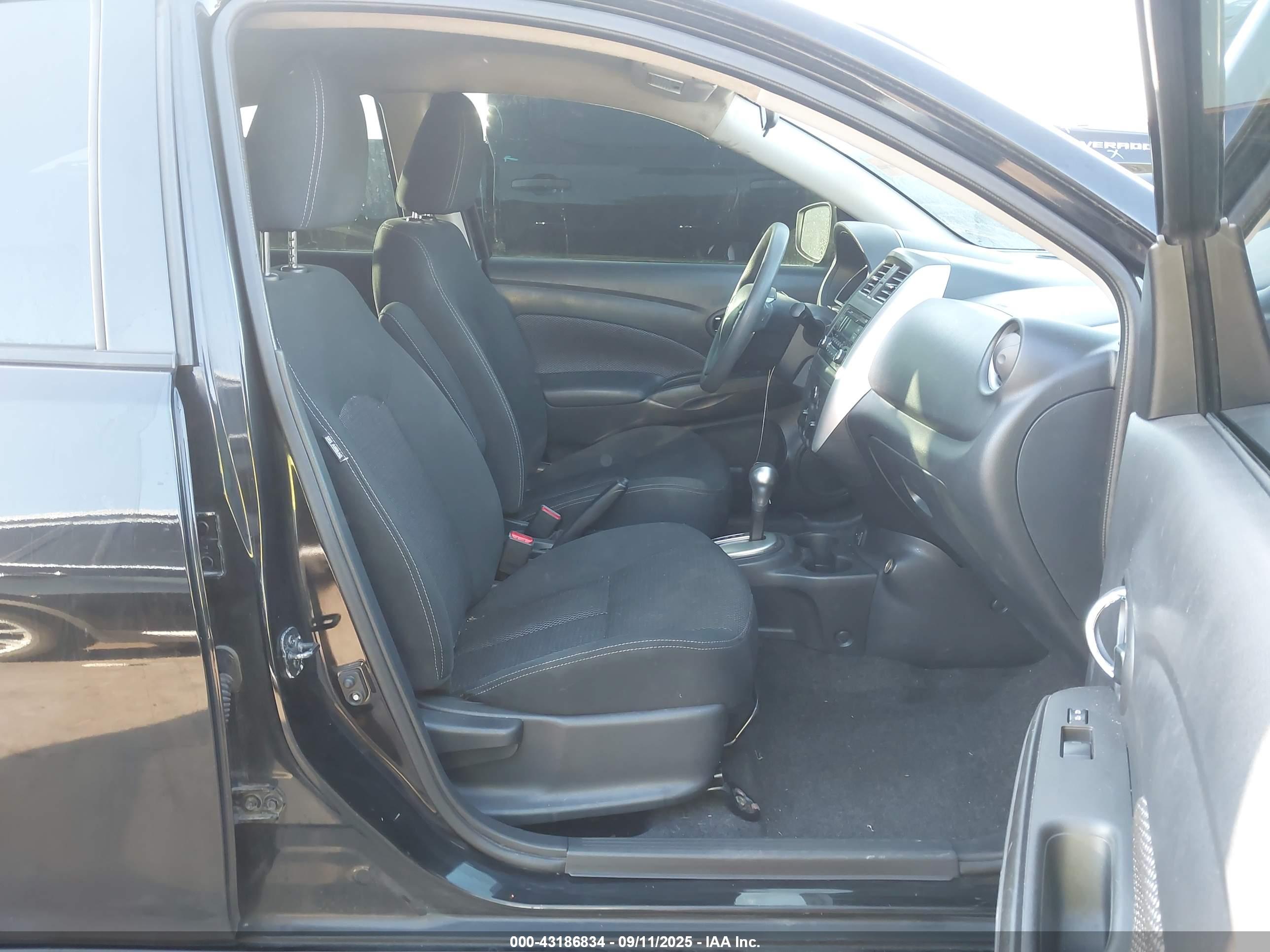 NISSAN VERSA image 5