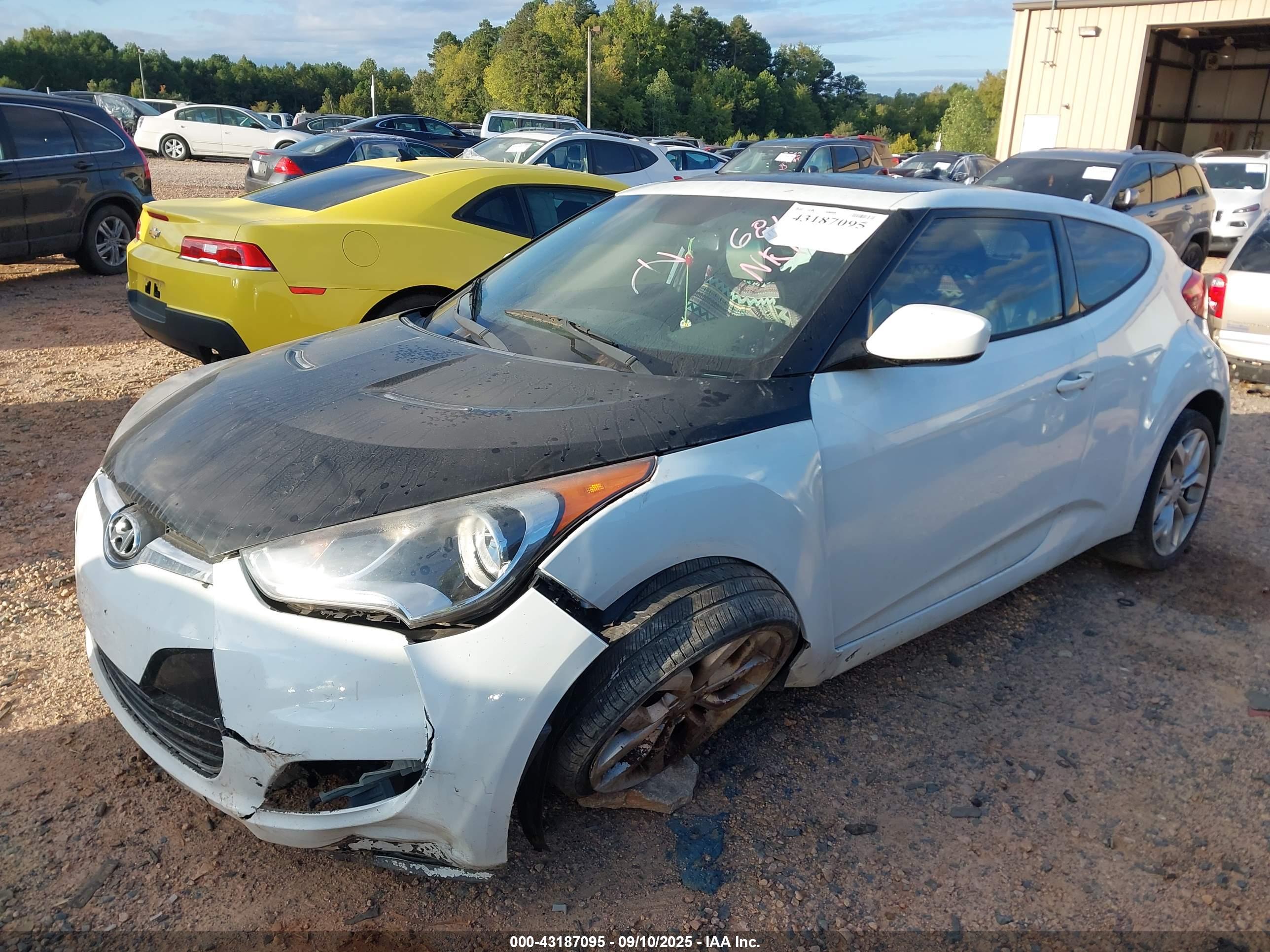 HYUNDAI VELOSTER image 2