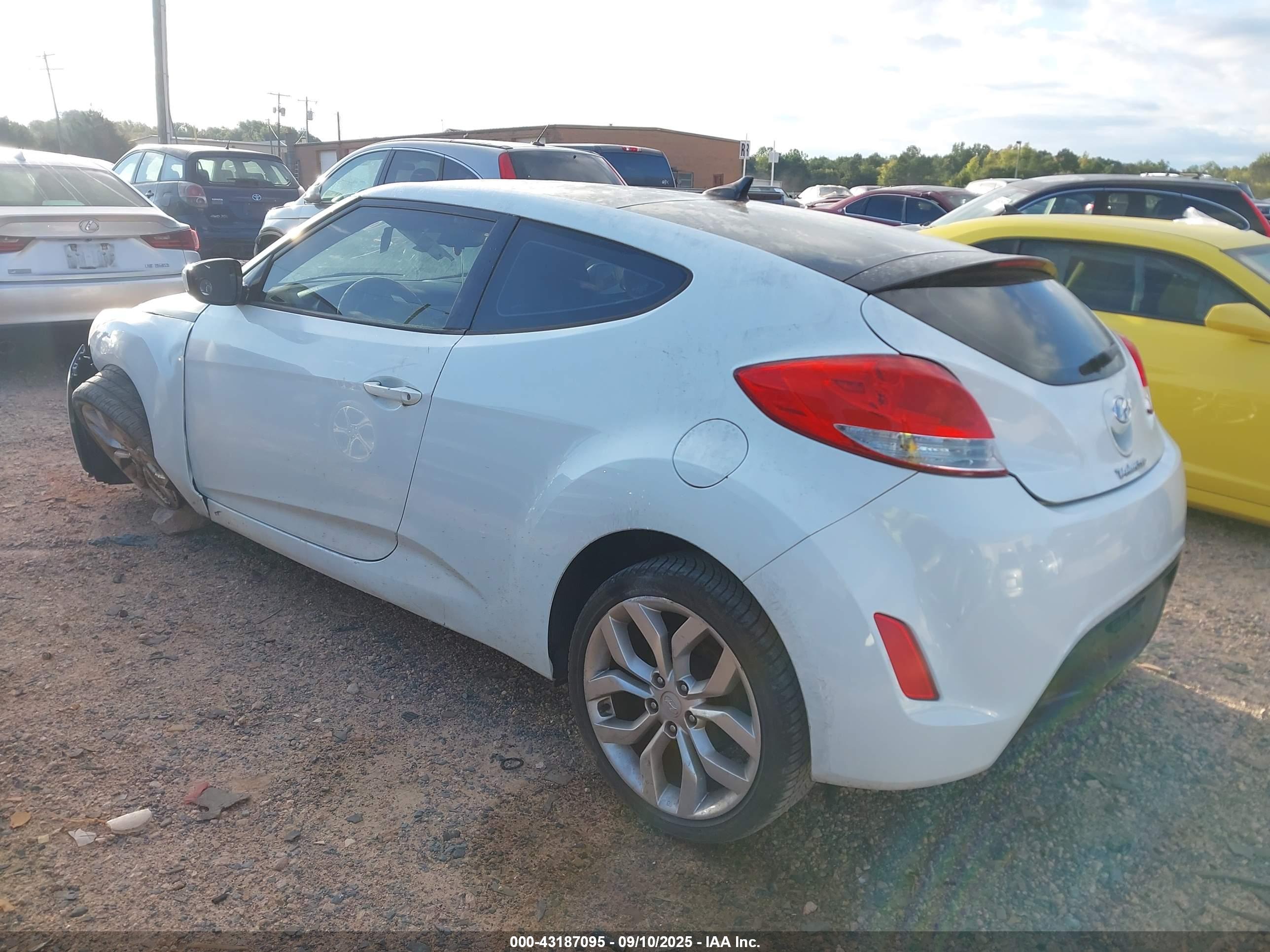 HYUNDAI VELOSTER image 3