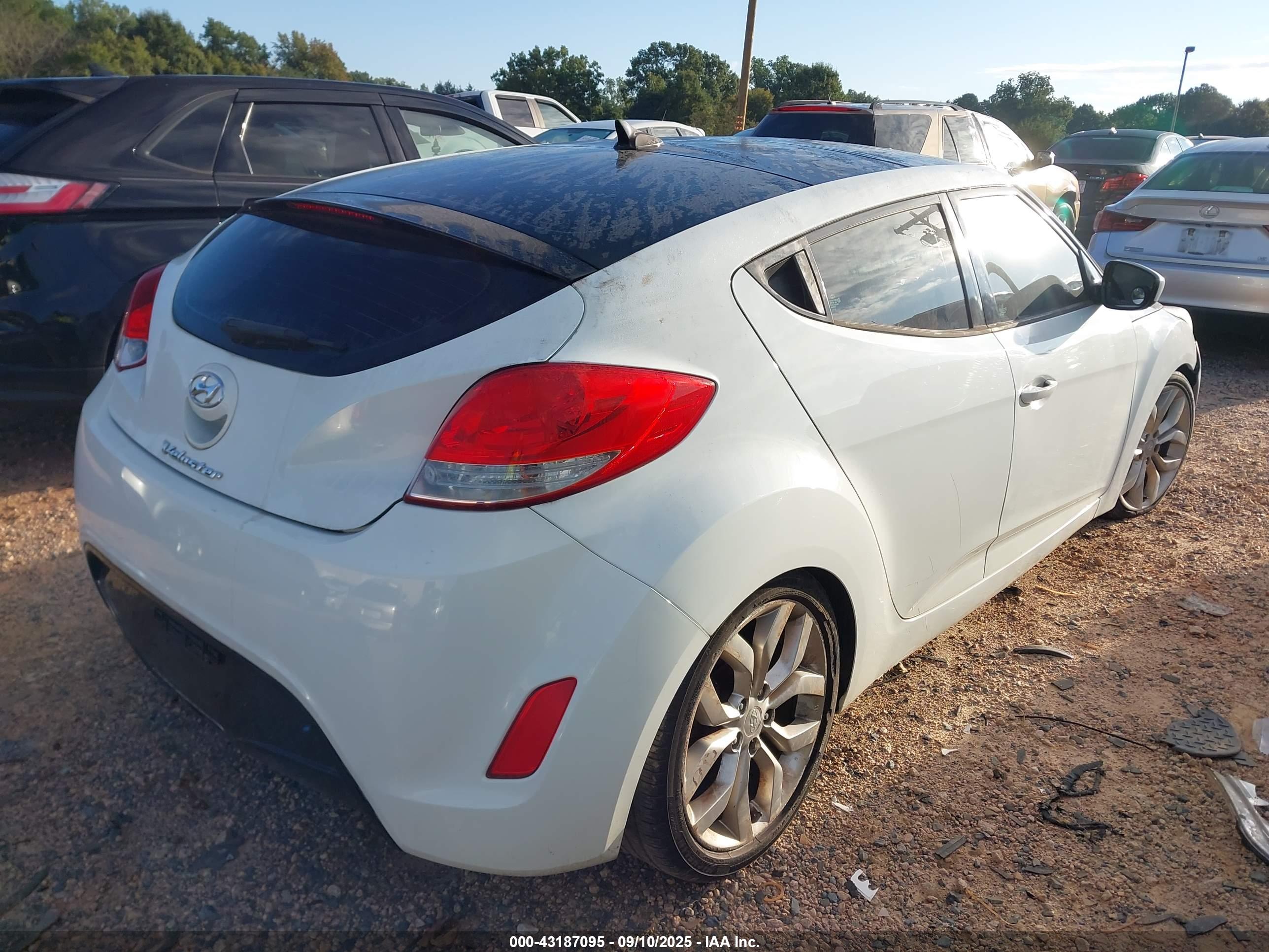 HYUNDAI VELOSTER image 4