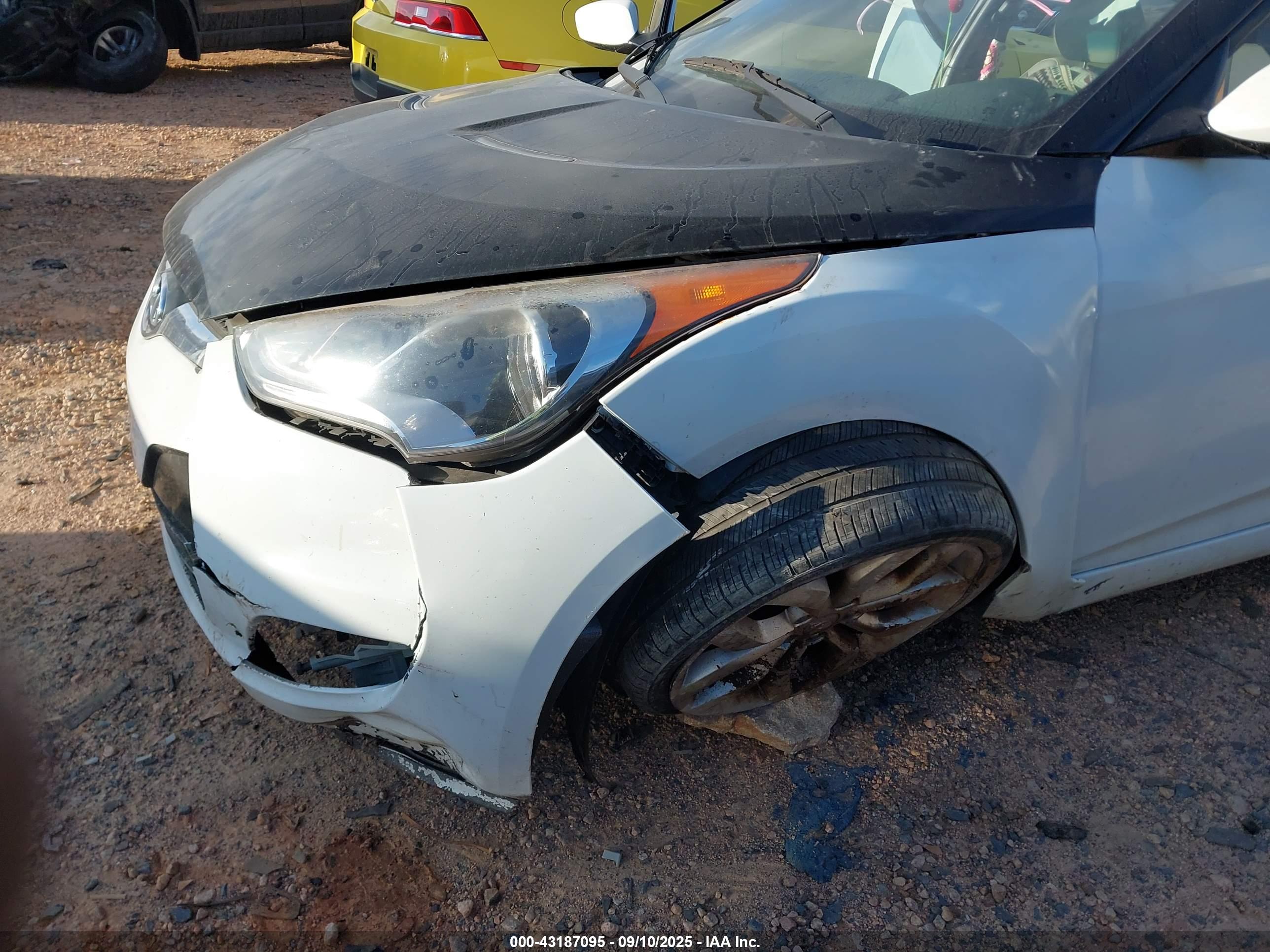 HYUNDAI VELOSTER image 6