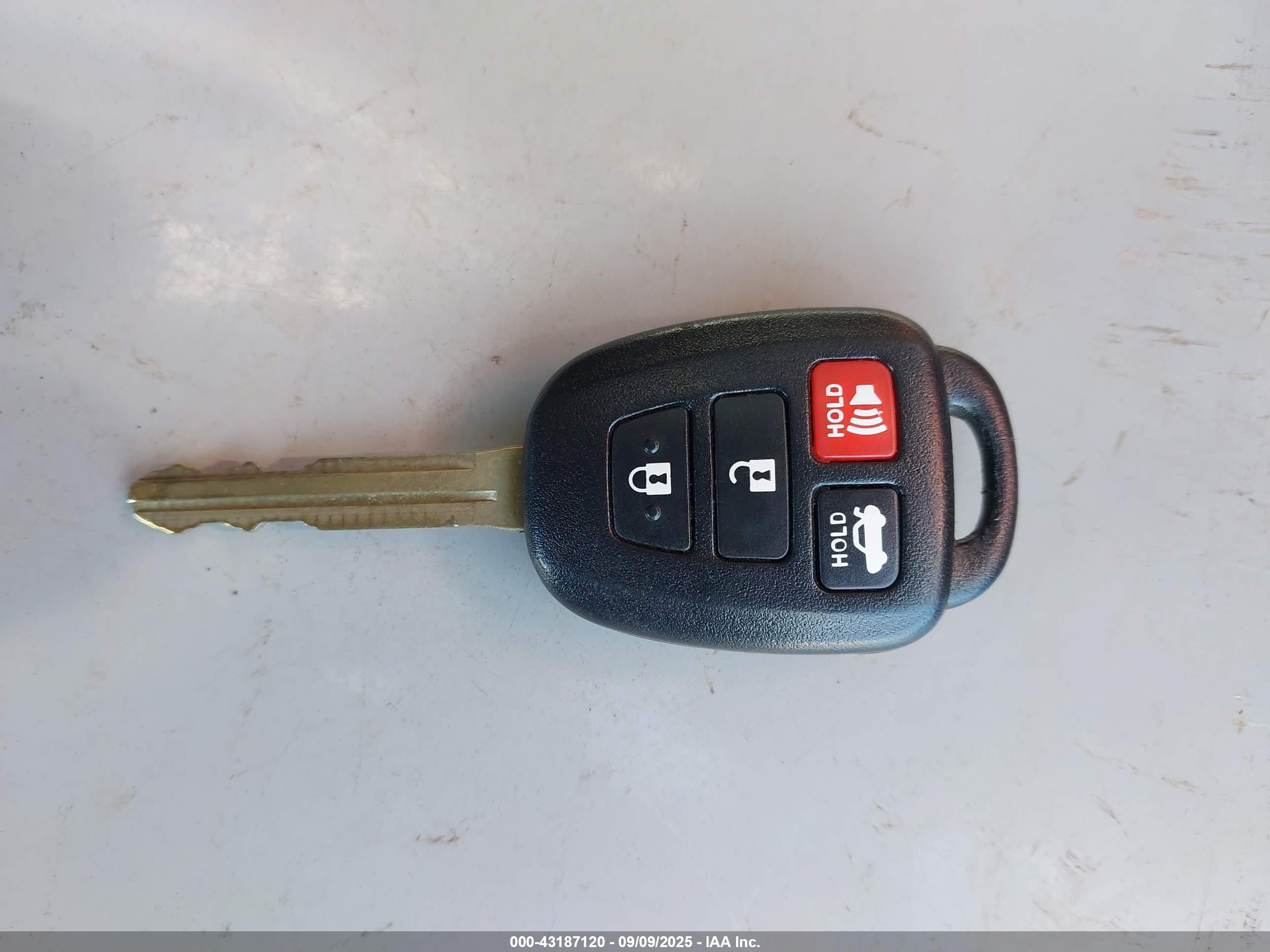 TOYOTA CAMRY image 11
