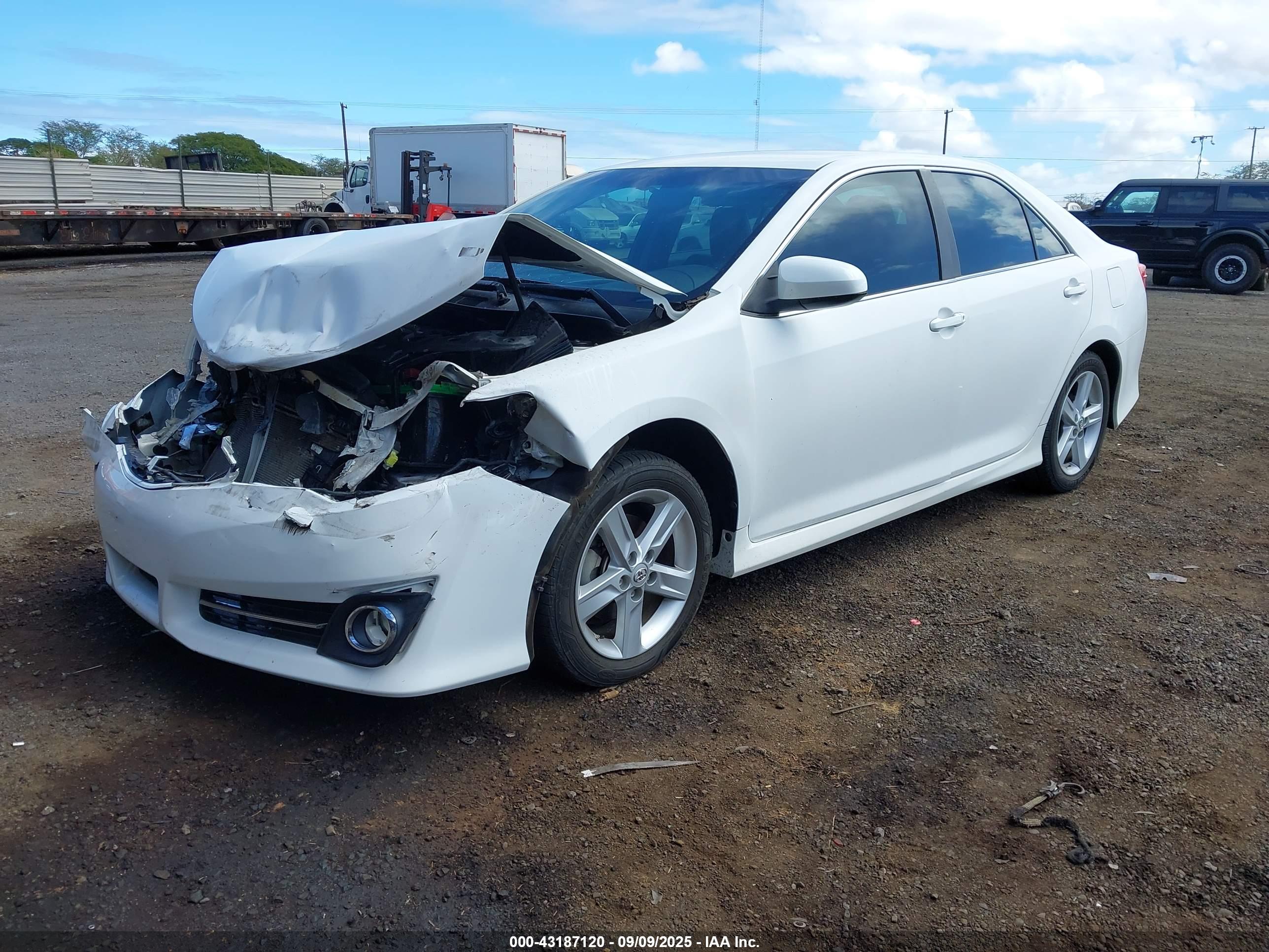 TOYOTA CAMRY image 2
