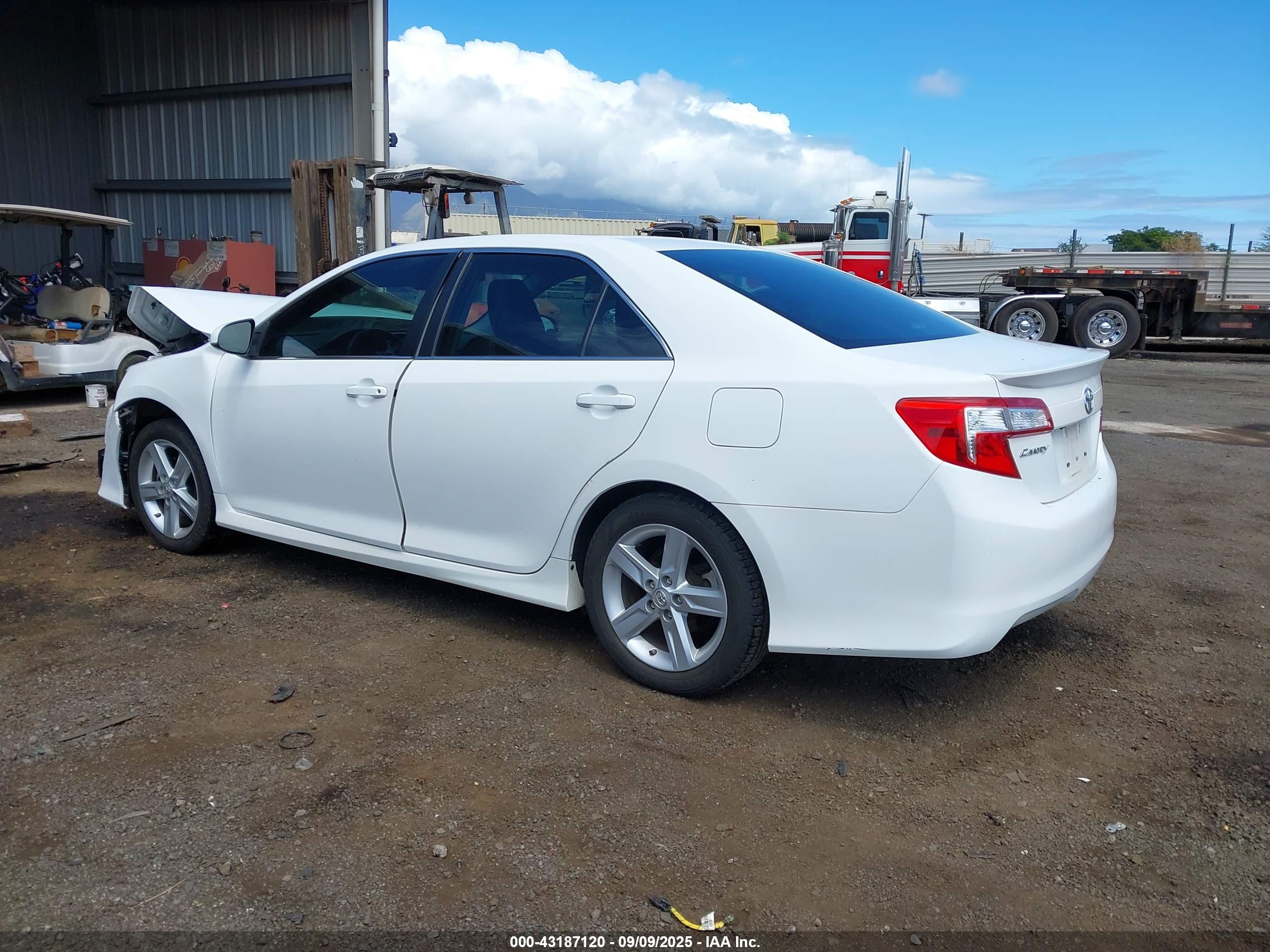 TOYOTA CAMRY image 3