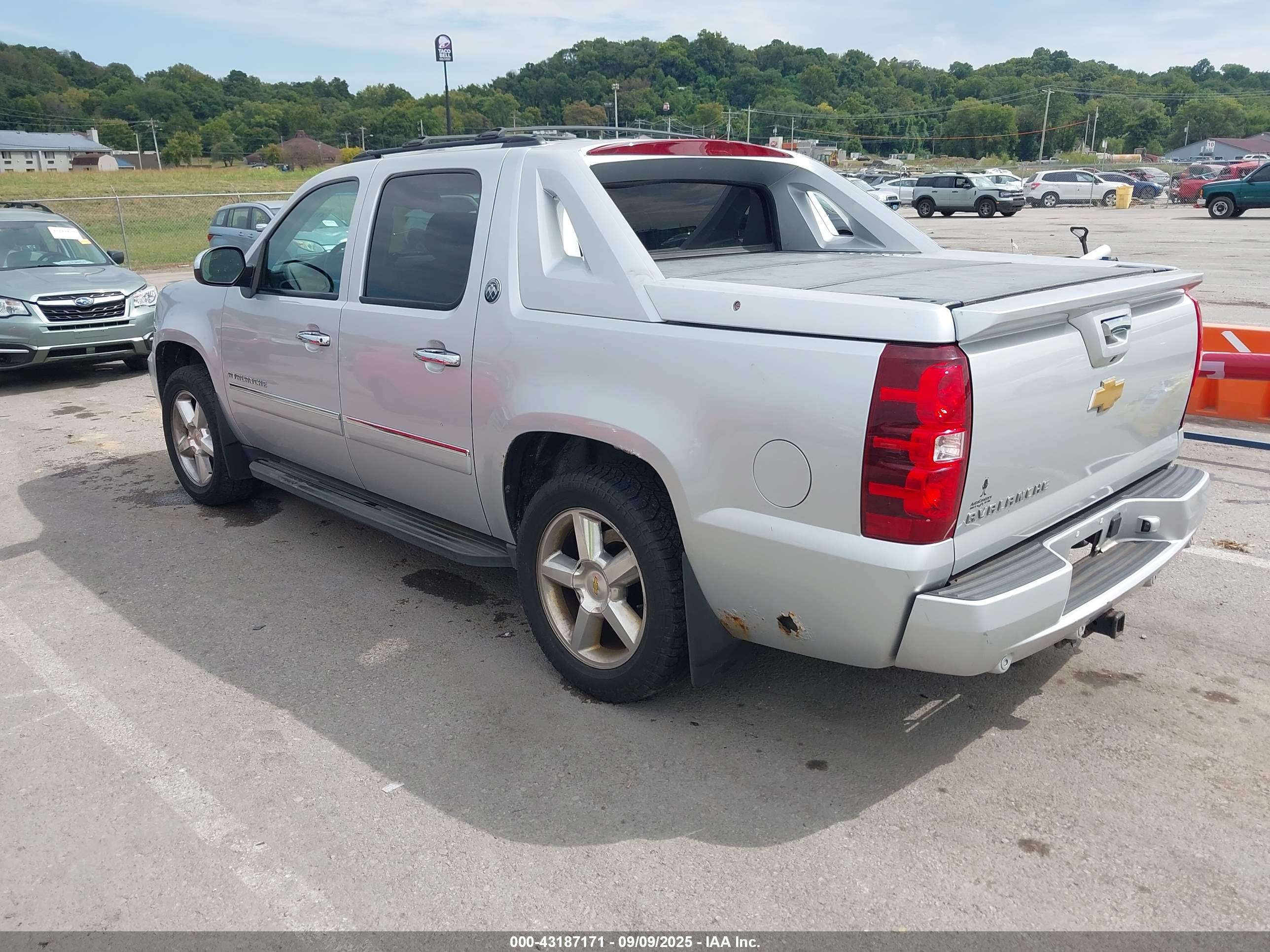 CHEVROLET AVALANCHE image 3