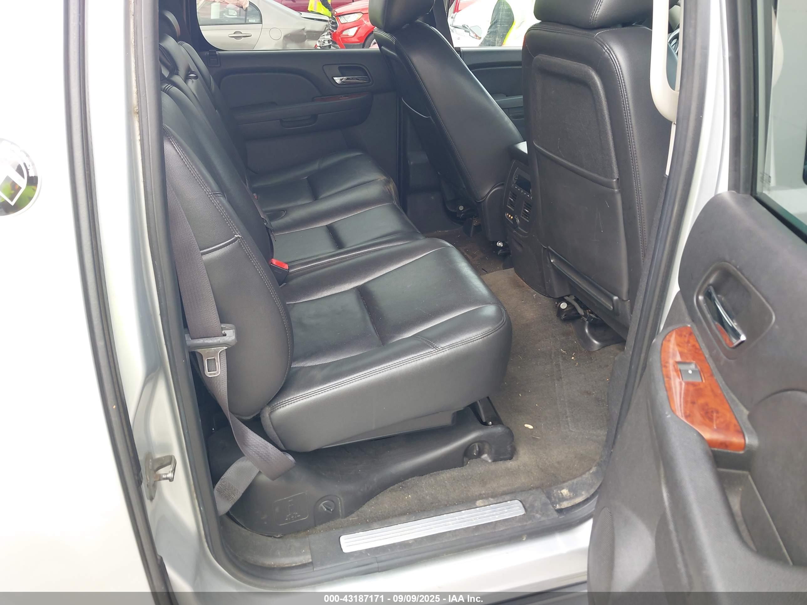 CHEVROLET AVALANCHE image 8
