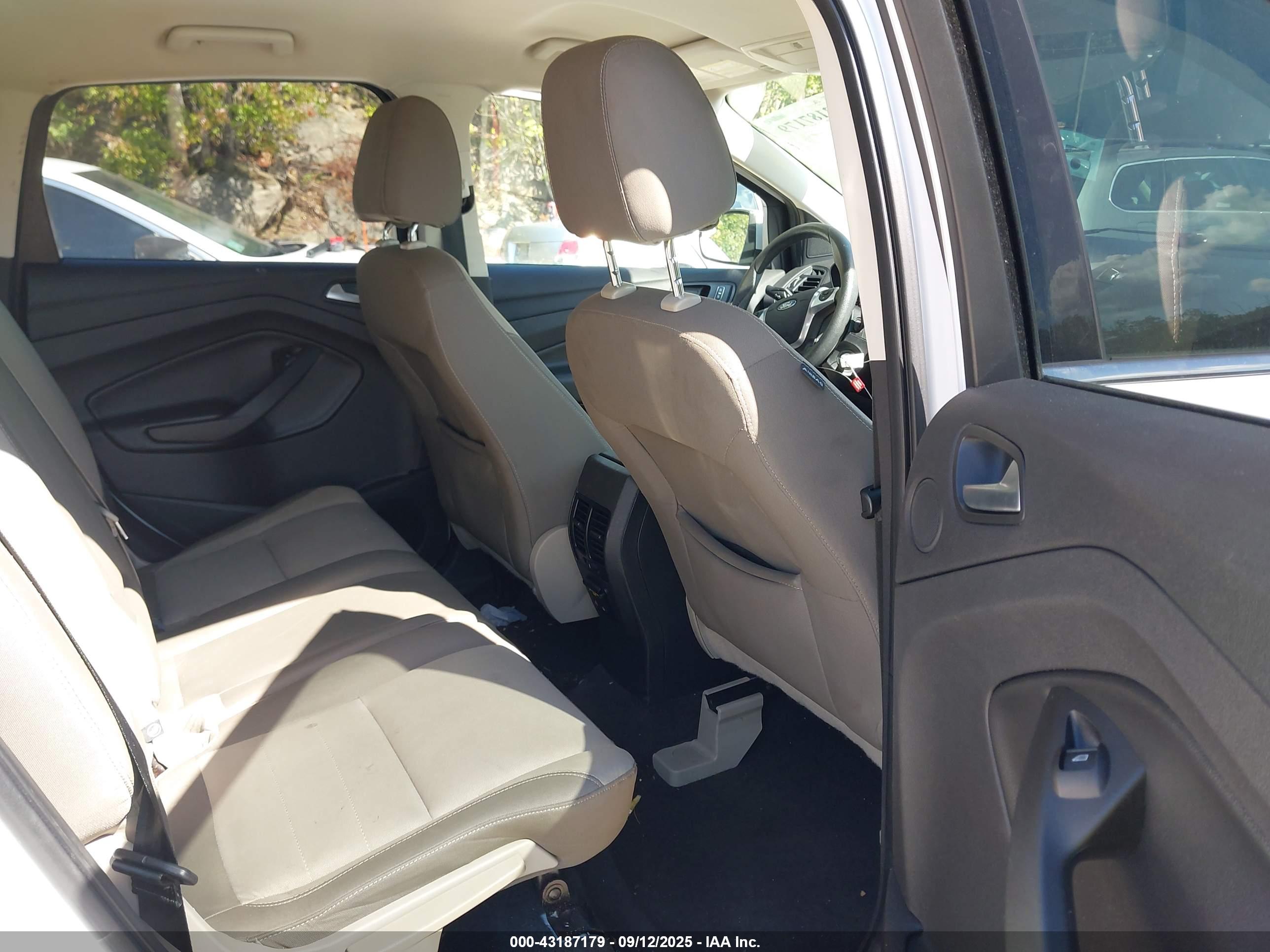 FORD ESCAPE image 8