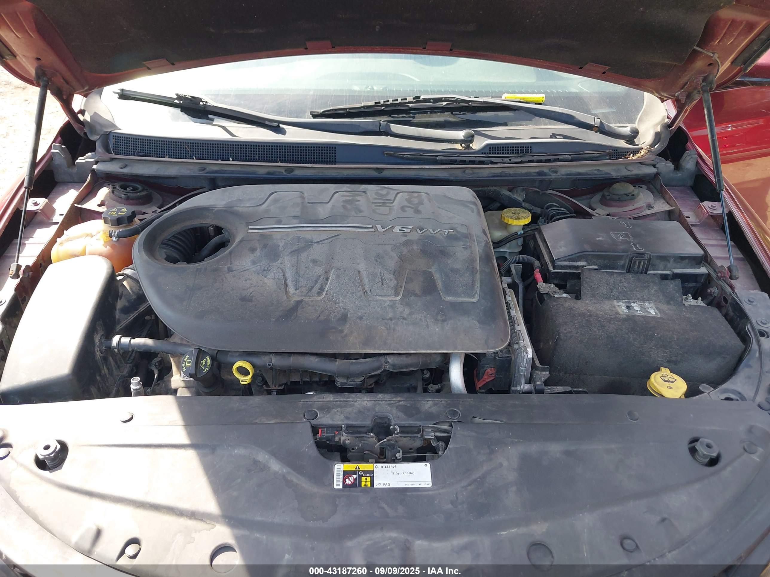 CHRYSLER 200 image 10