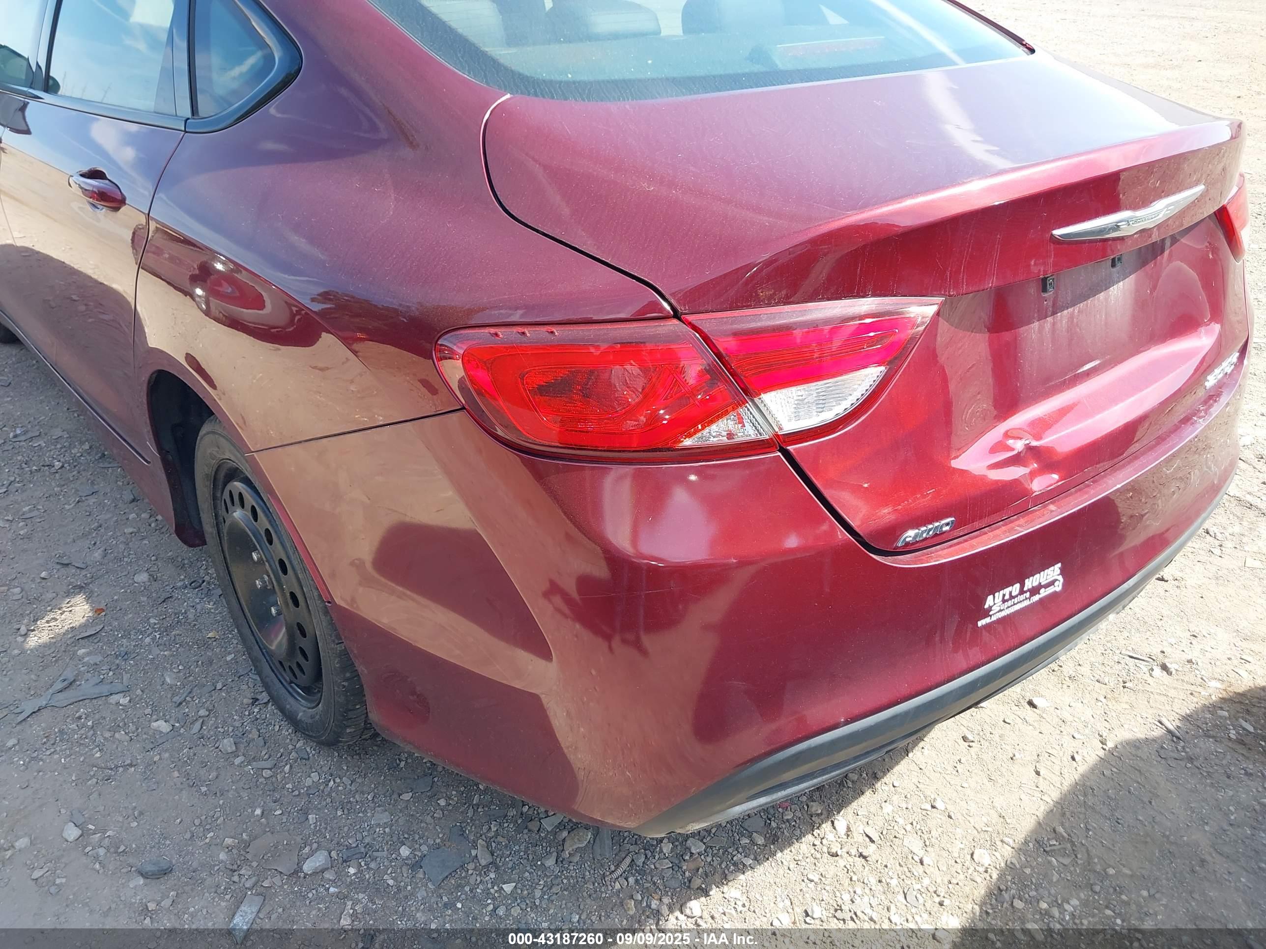 CHRYSLER 200 image 6
