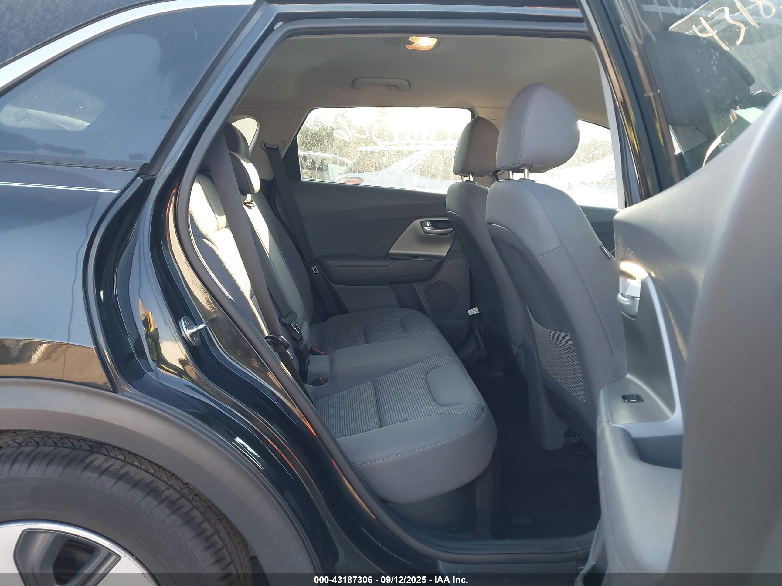 KIA NIRO image 8