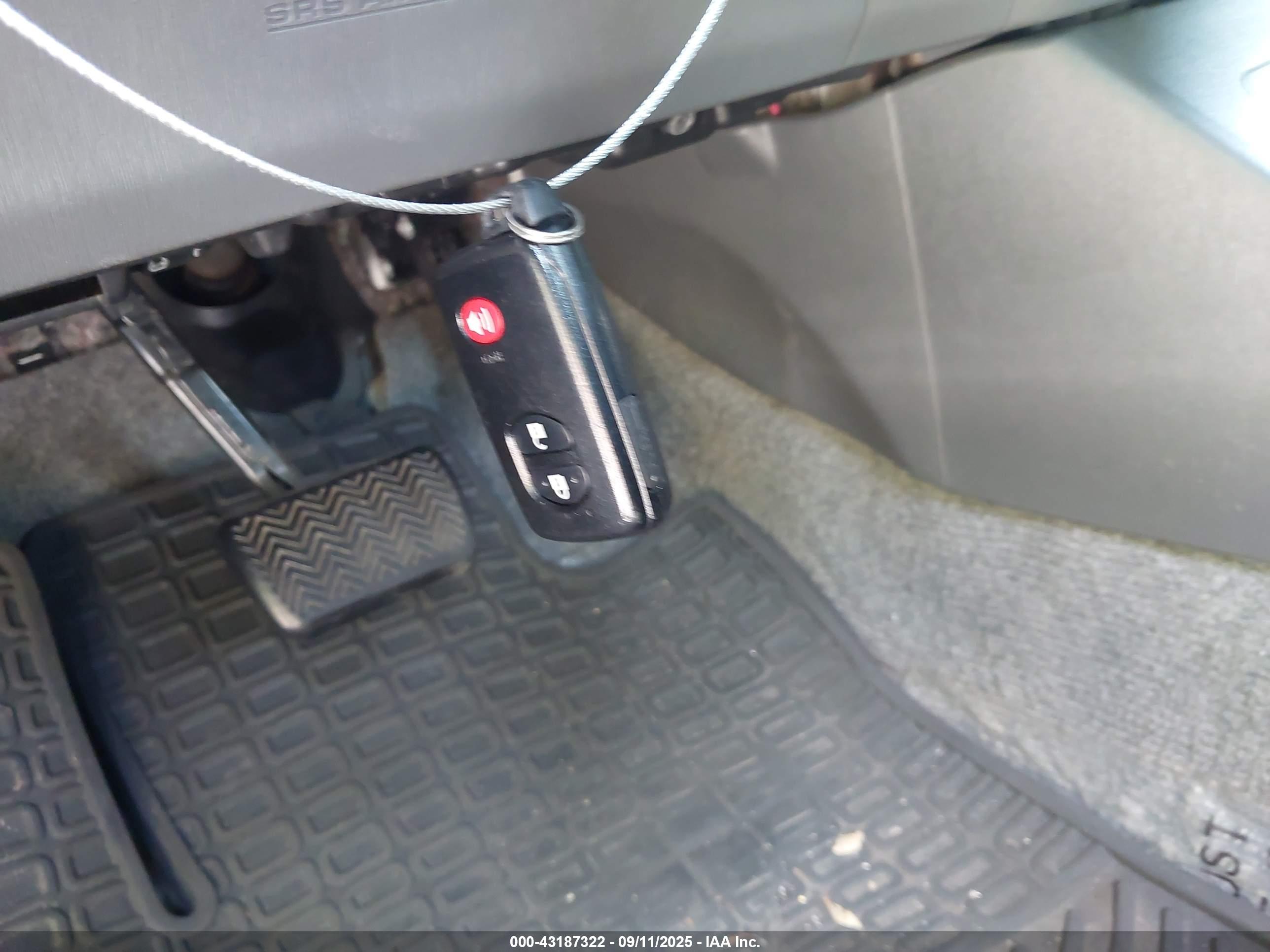 TOYOTA PRIUS image 11