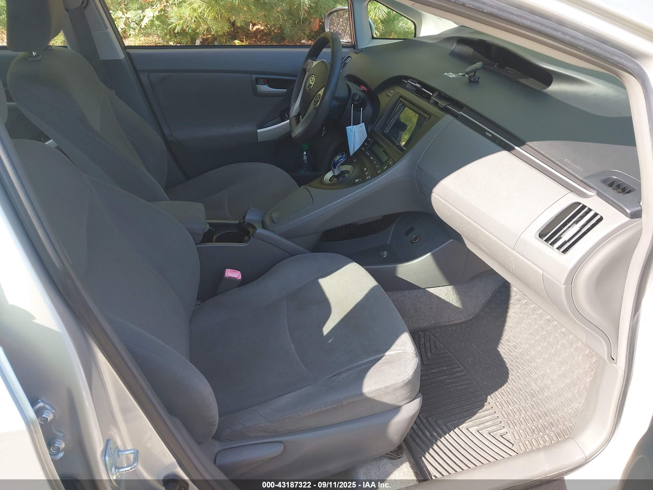 TOYOTA PRIUS image 5