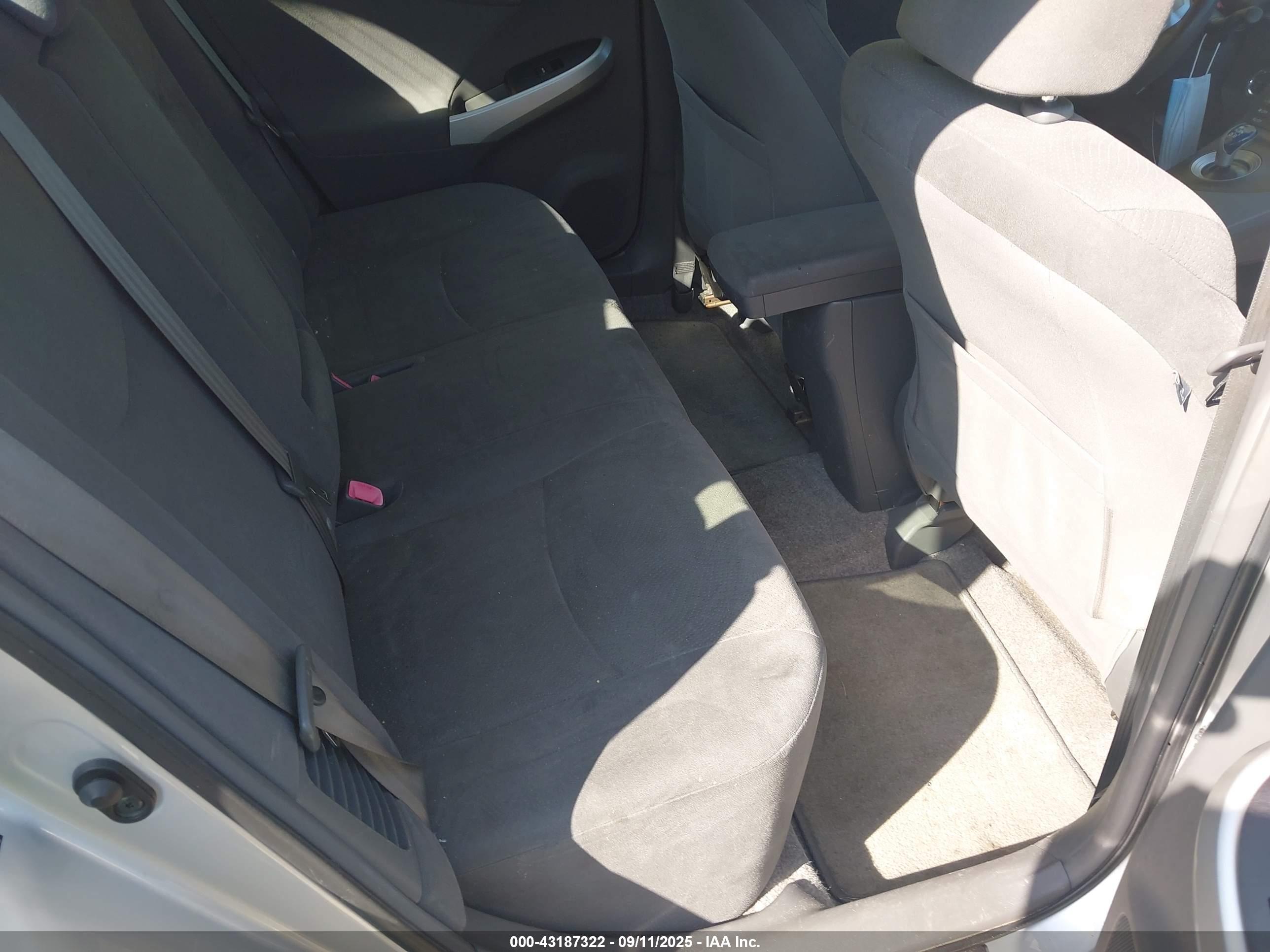 TOYOTA PRIUS image 8