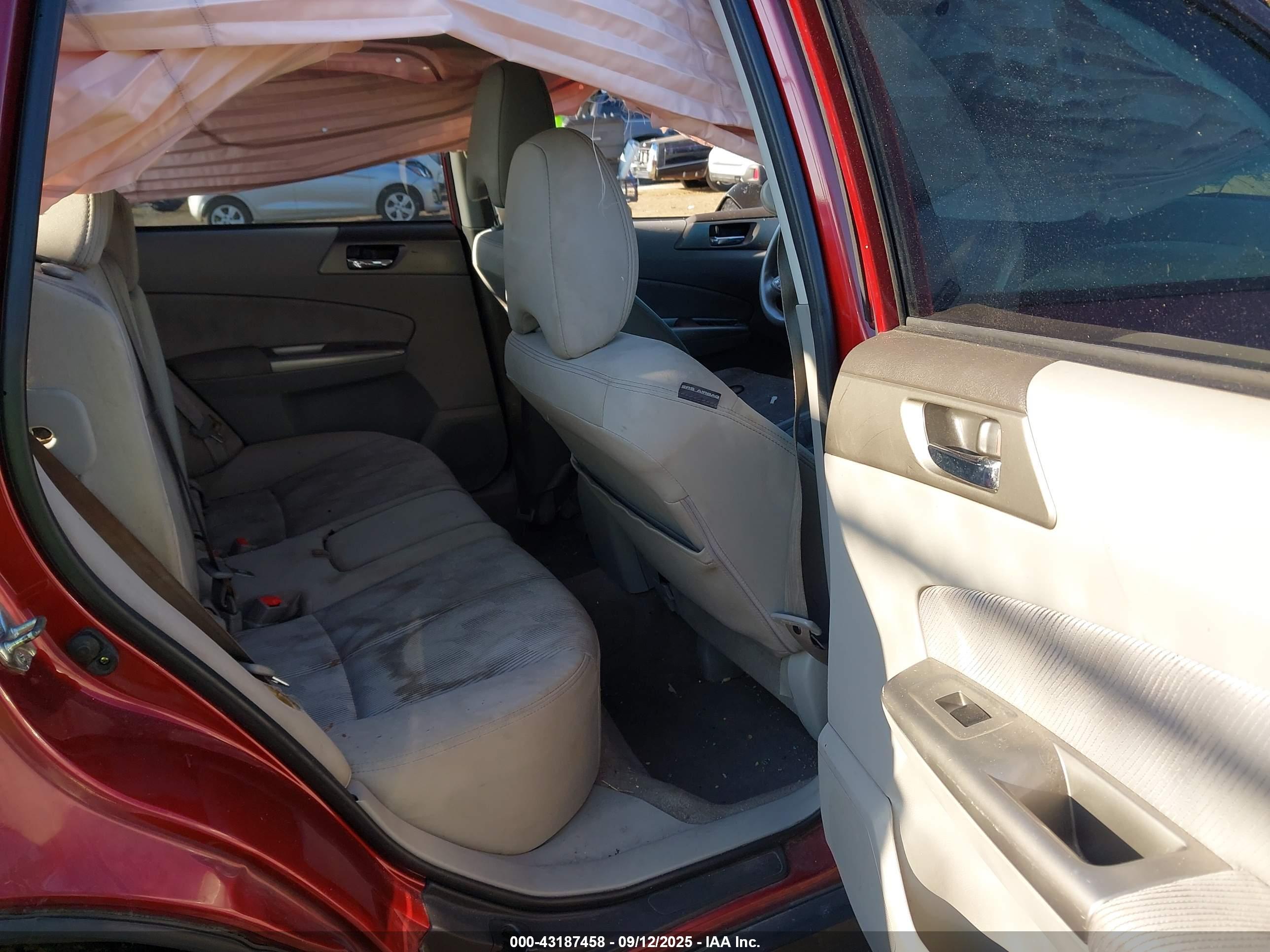 SUBARU FORESTER image 8