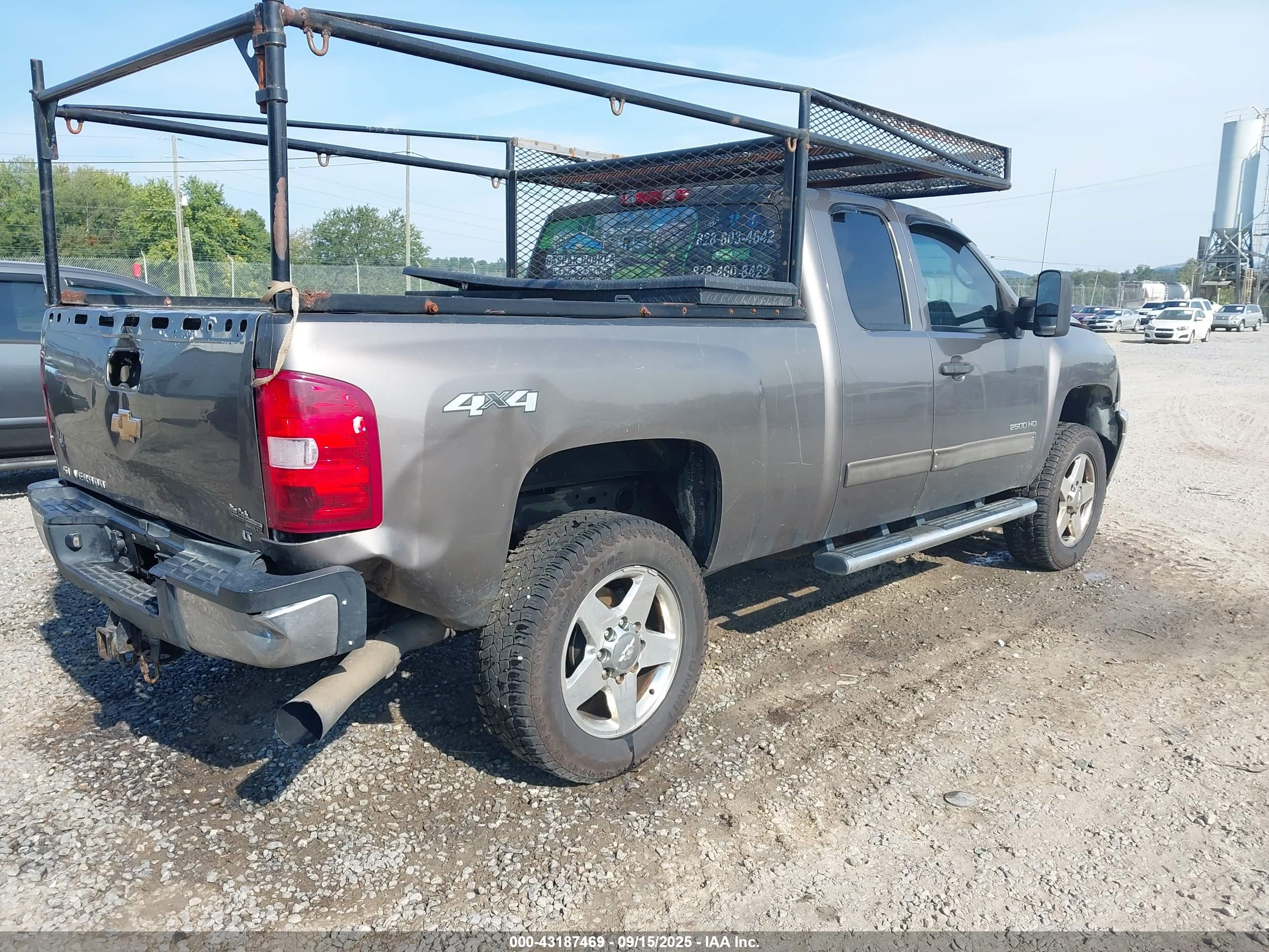 CHEVROLET SILVERADO image 4