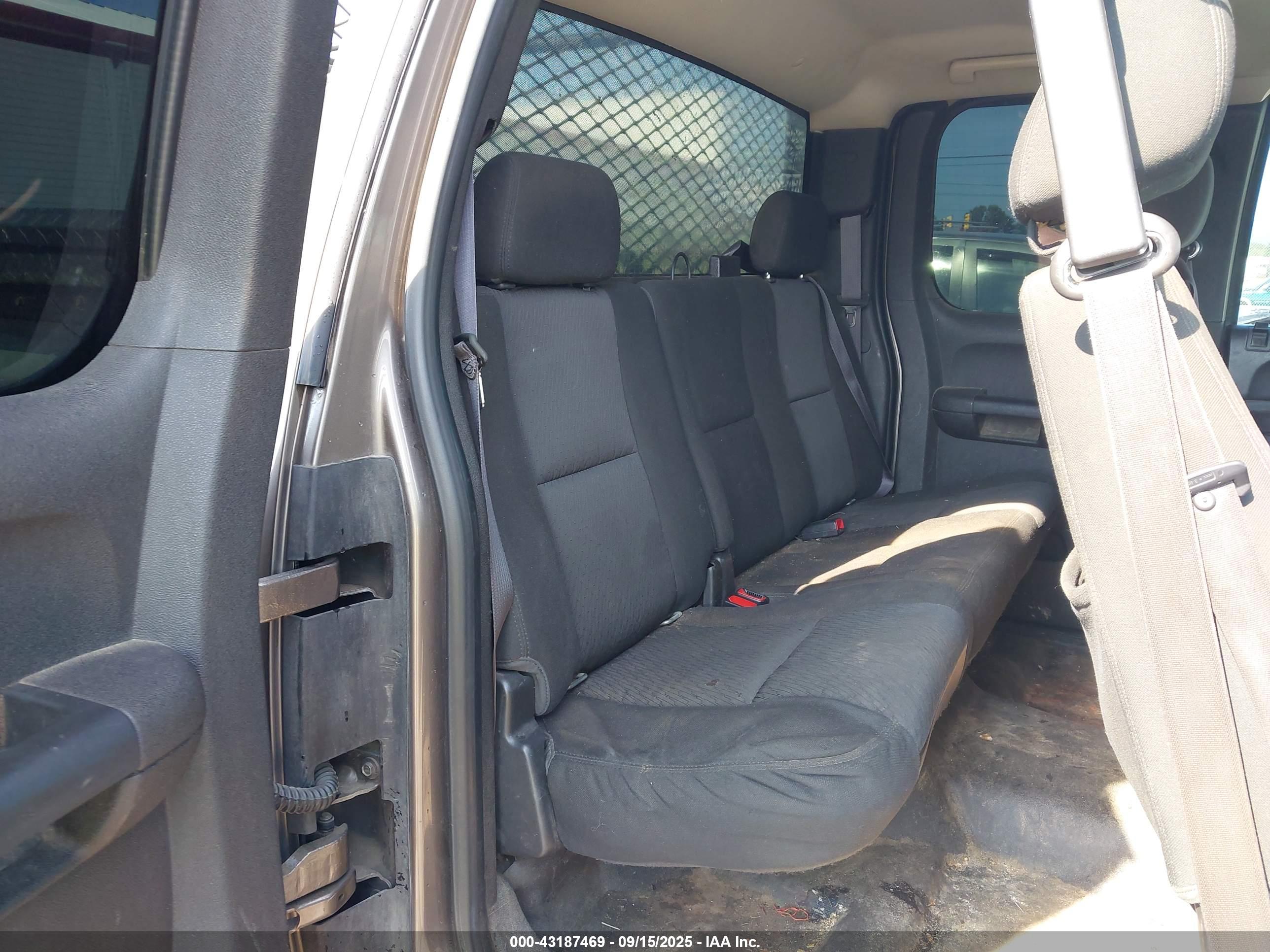 CHEVROLET SILVERADO image 8