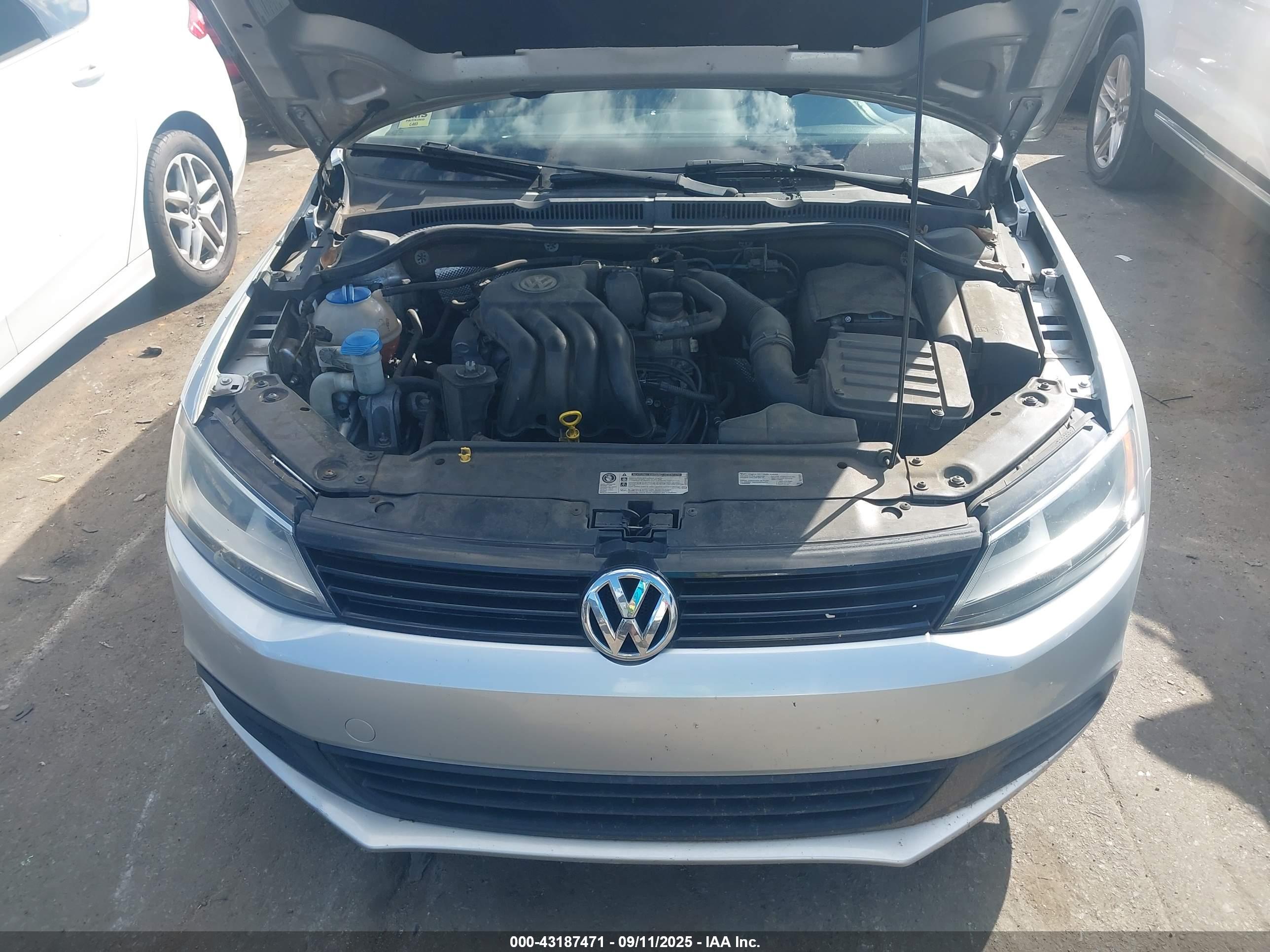 VOLKSWAGEN JETTA image 10