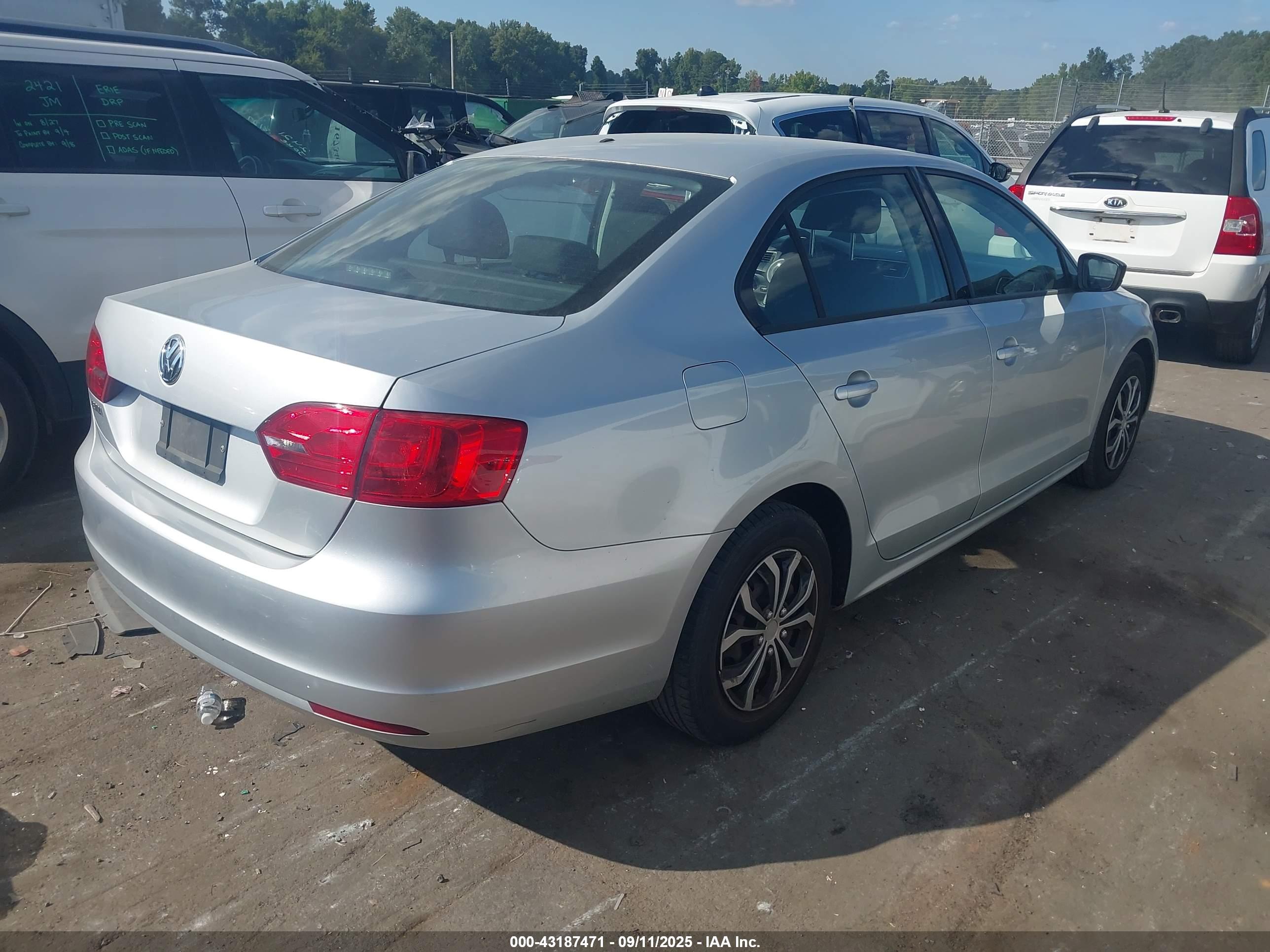 VOLKSWAGEN JETTA image 4