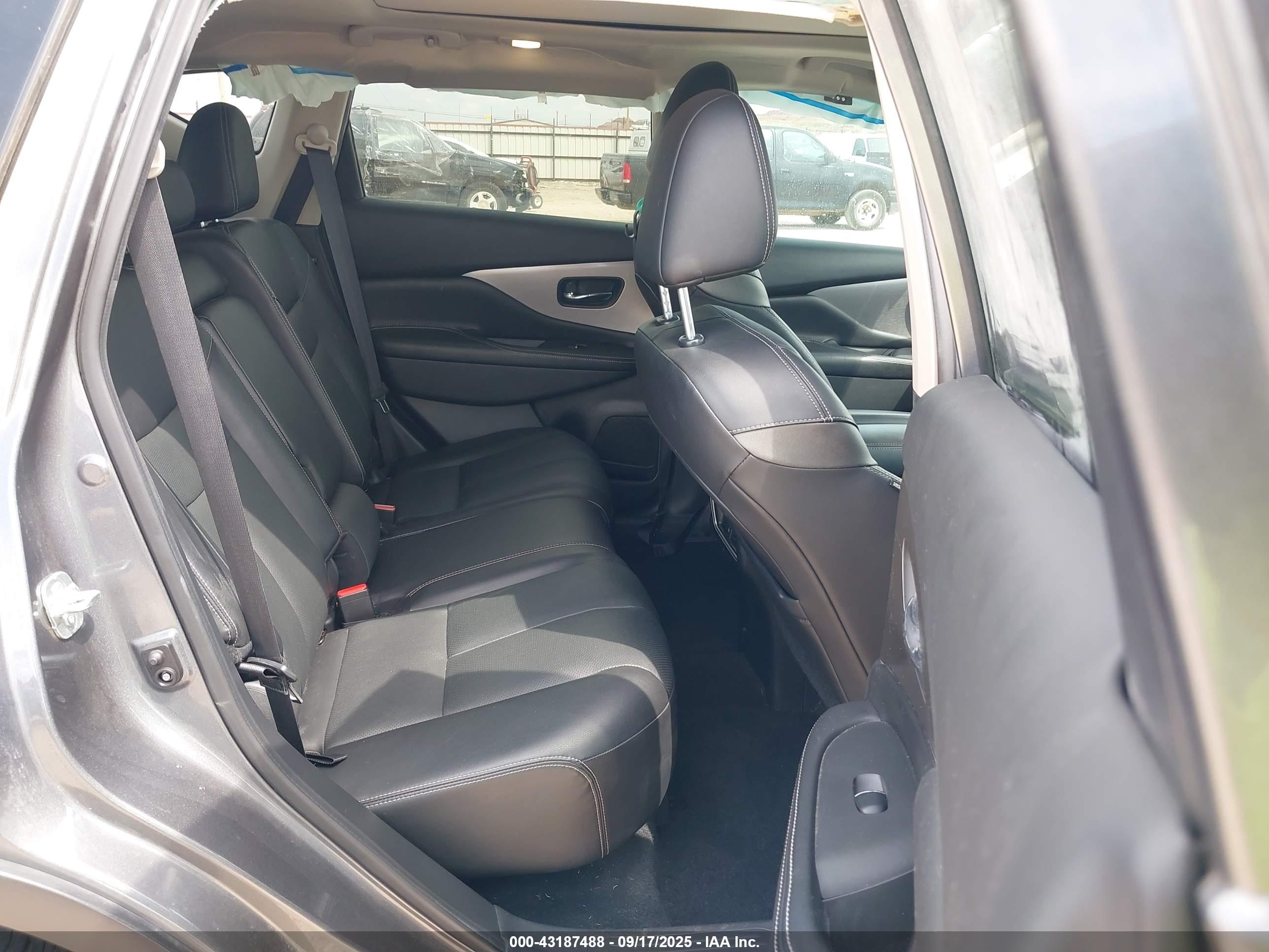 NISSAN MURANO image 8