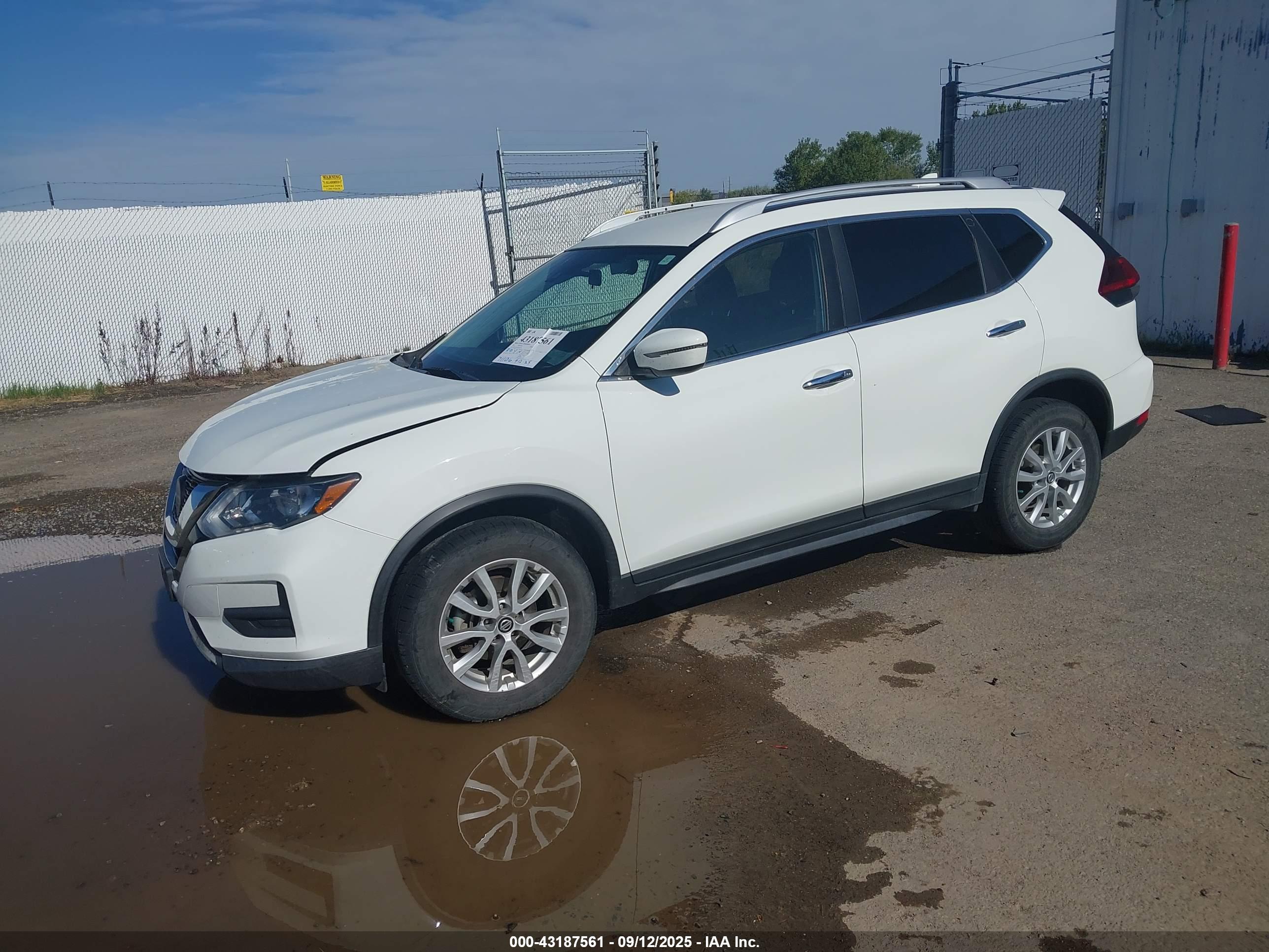 NISSAN ROGUE image 2