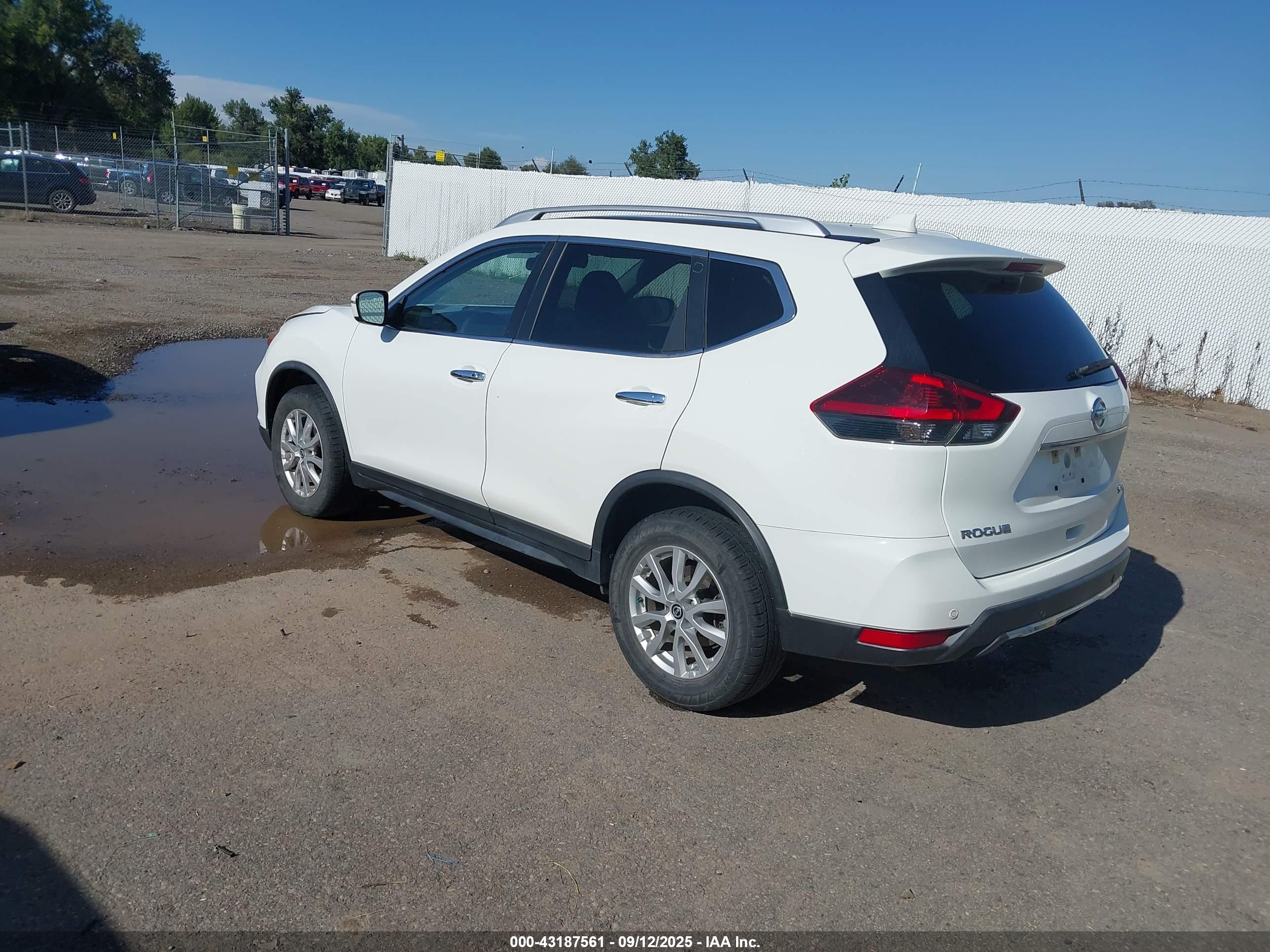 NISSAN ROGUE image 3