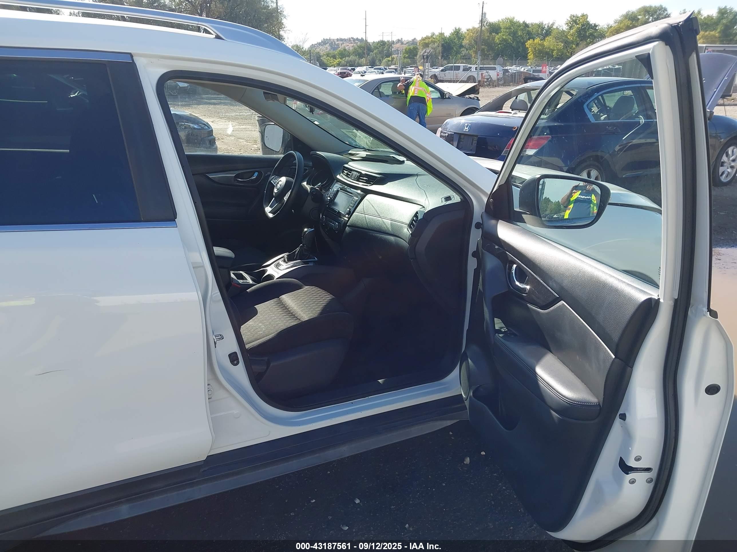 NISSAN ROGUE image 5