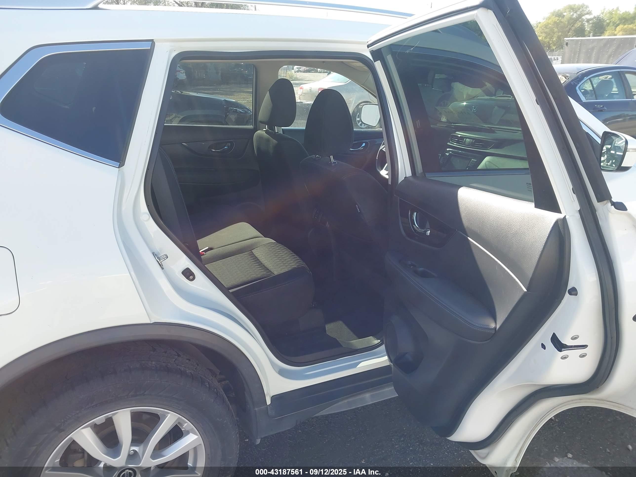 NISSAN ROGUE image 8