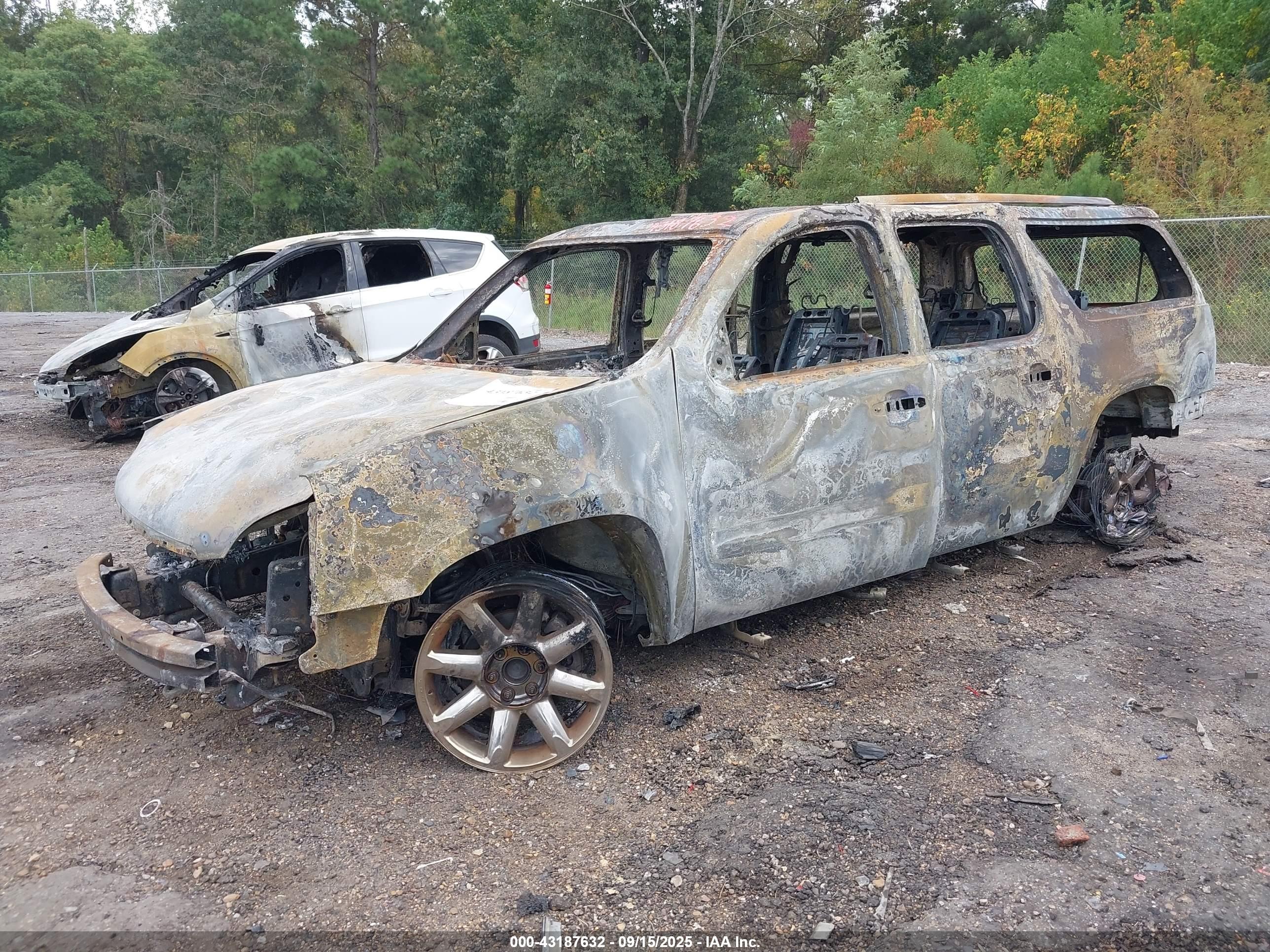 GMC YUKON image 2