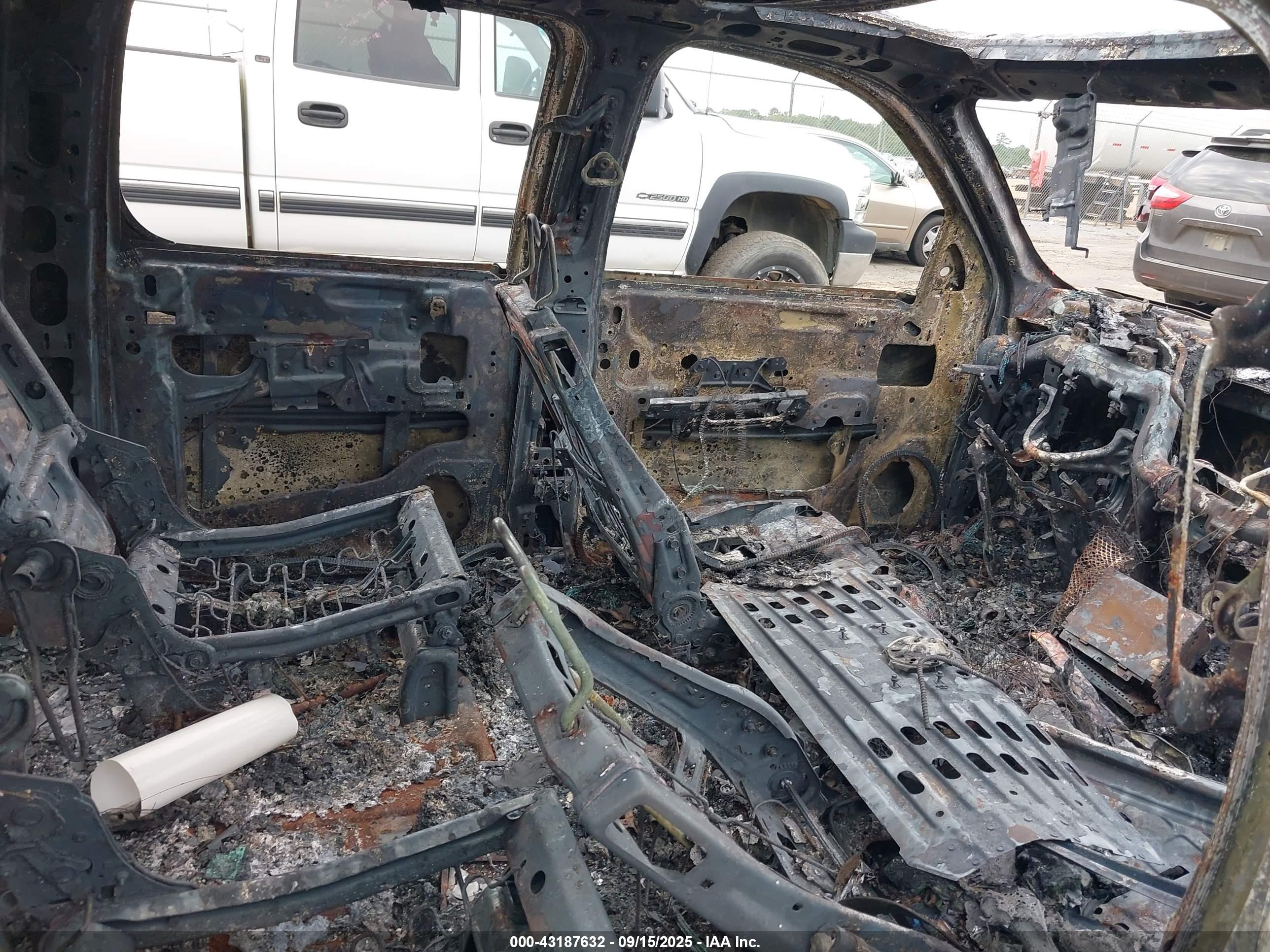 GMC YUKON image 8