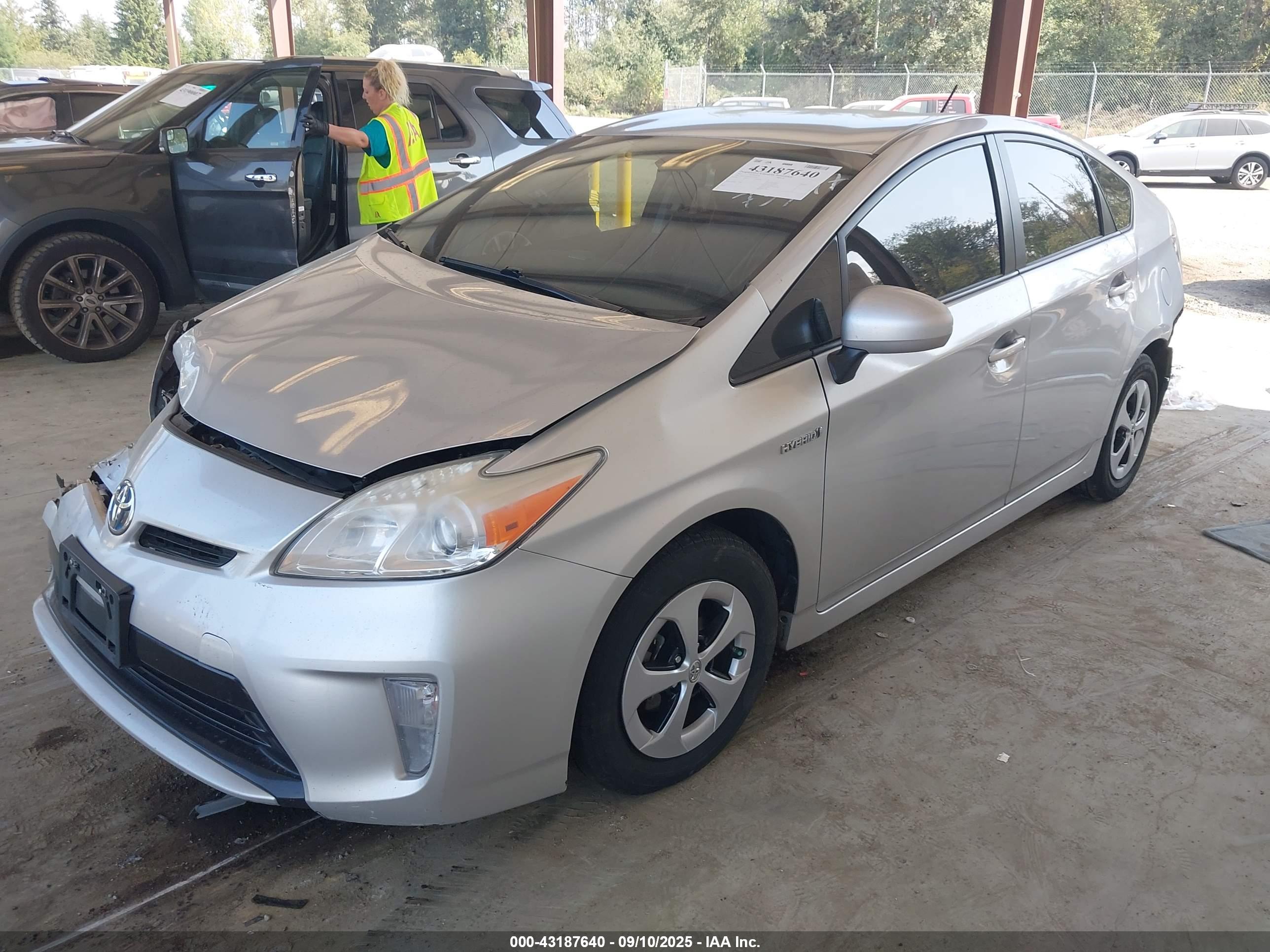 TOYOTA PRIUS image 2